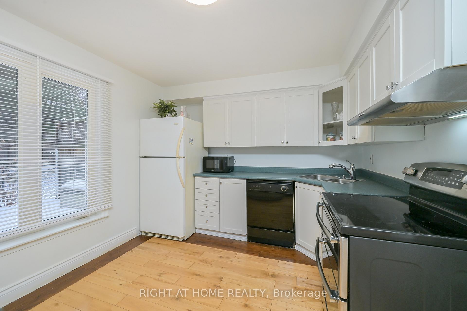 Photo 3 of 82 Leacrest Street, Brampton, Westgate — HOMEH
