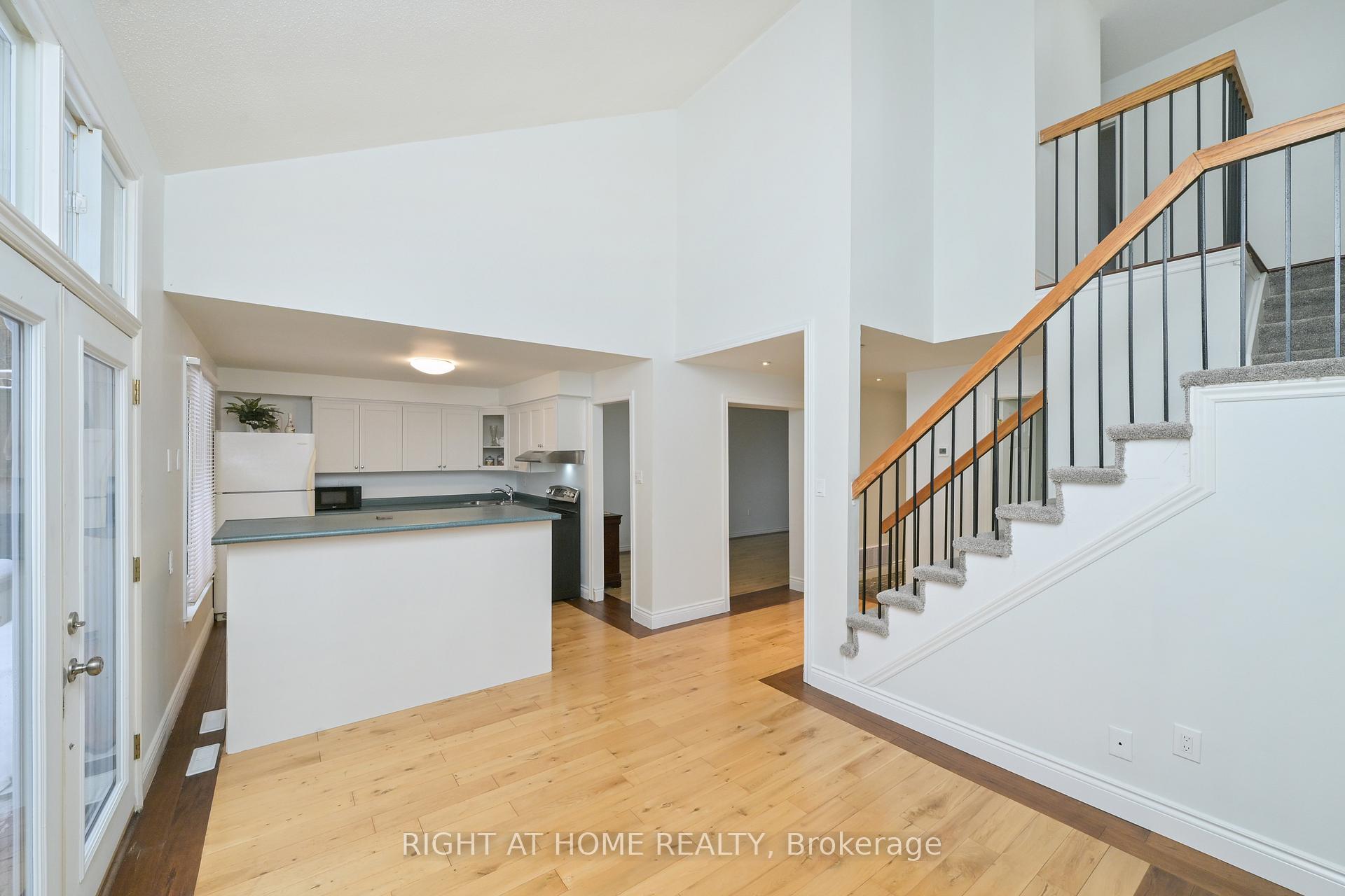 Photo 4 of 82 Leacrest Street, Brampton, Westgate — HOMEH