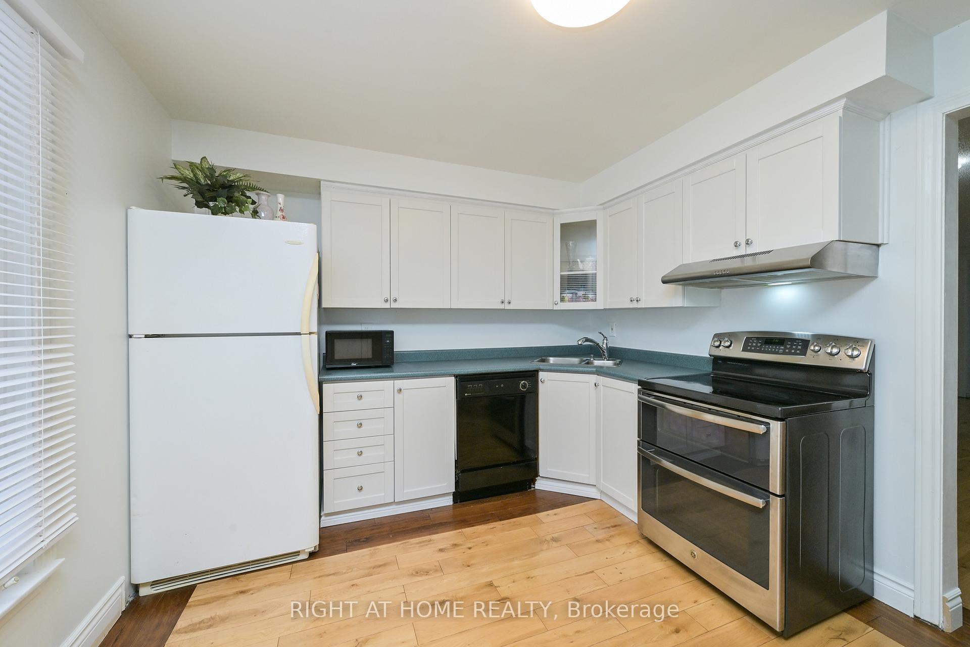 Photo 6 of 82 Leacrest Street, Brampton, Westgate — HOMEH