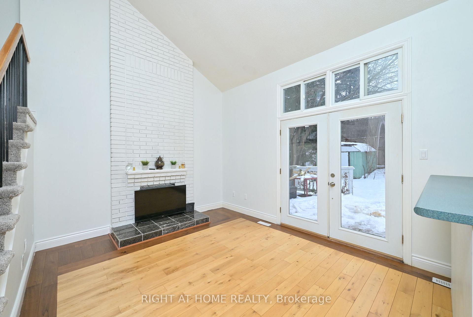 Photo 5 of 82 Leacrest Street, Brampton, Westgate — HOMEH