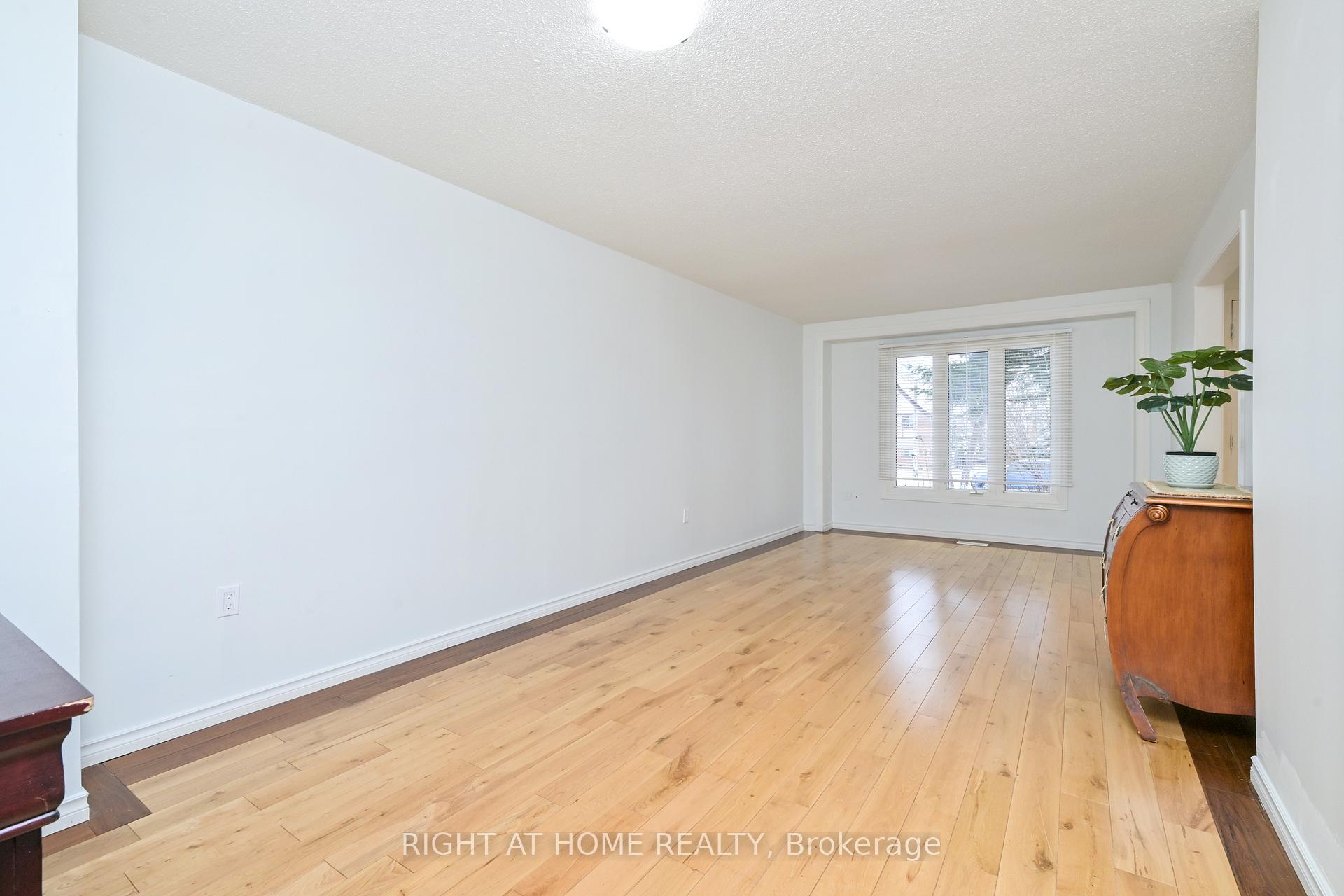 Photo 7 of 82 Leacrest Street, Brampton, Westgate — HOMEH