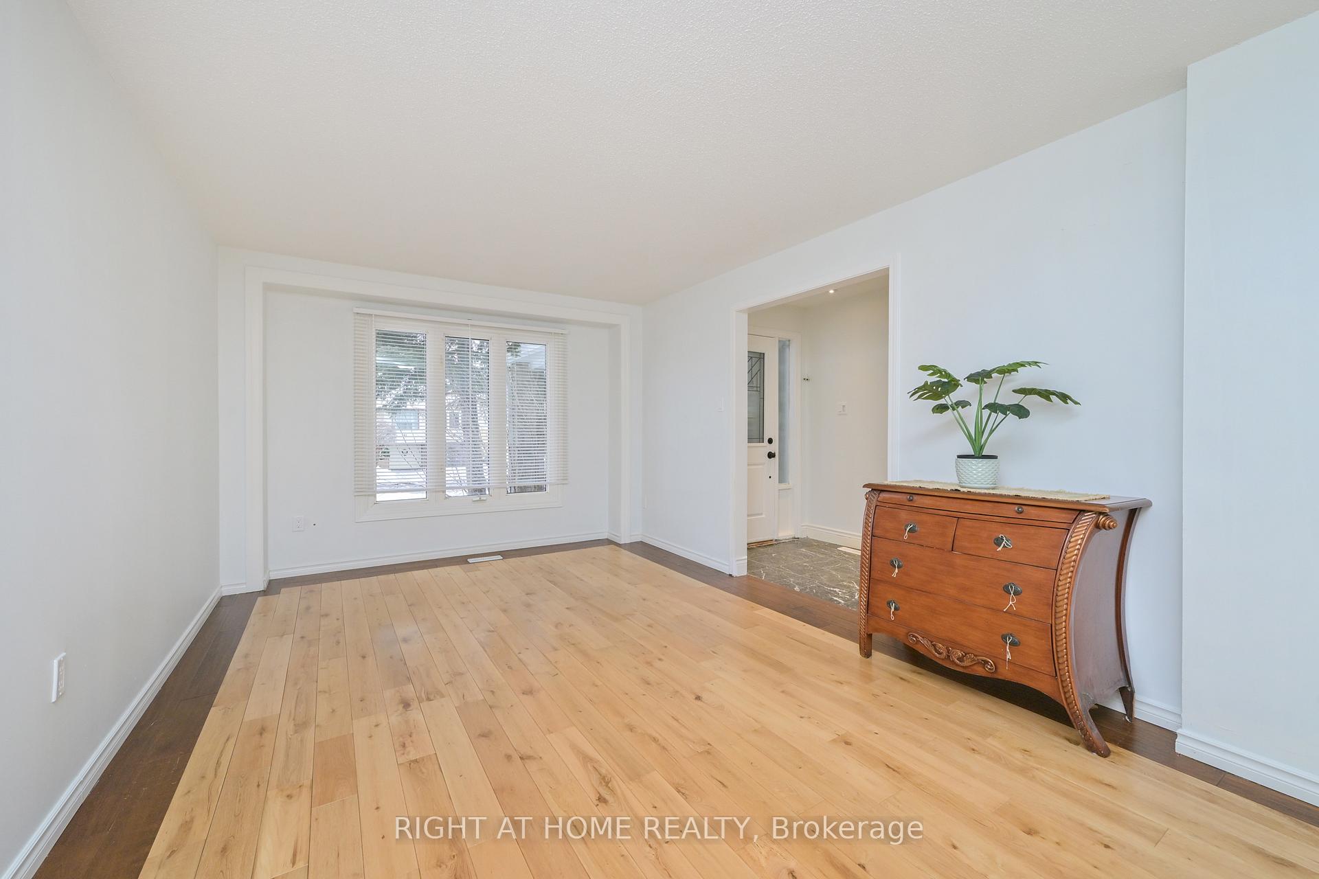 Photo 9 of 82 Leacrest Street, Brampton, Westgate — HOMEH