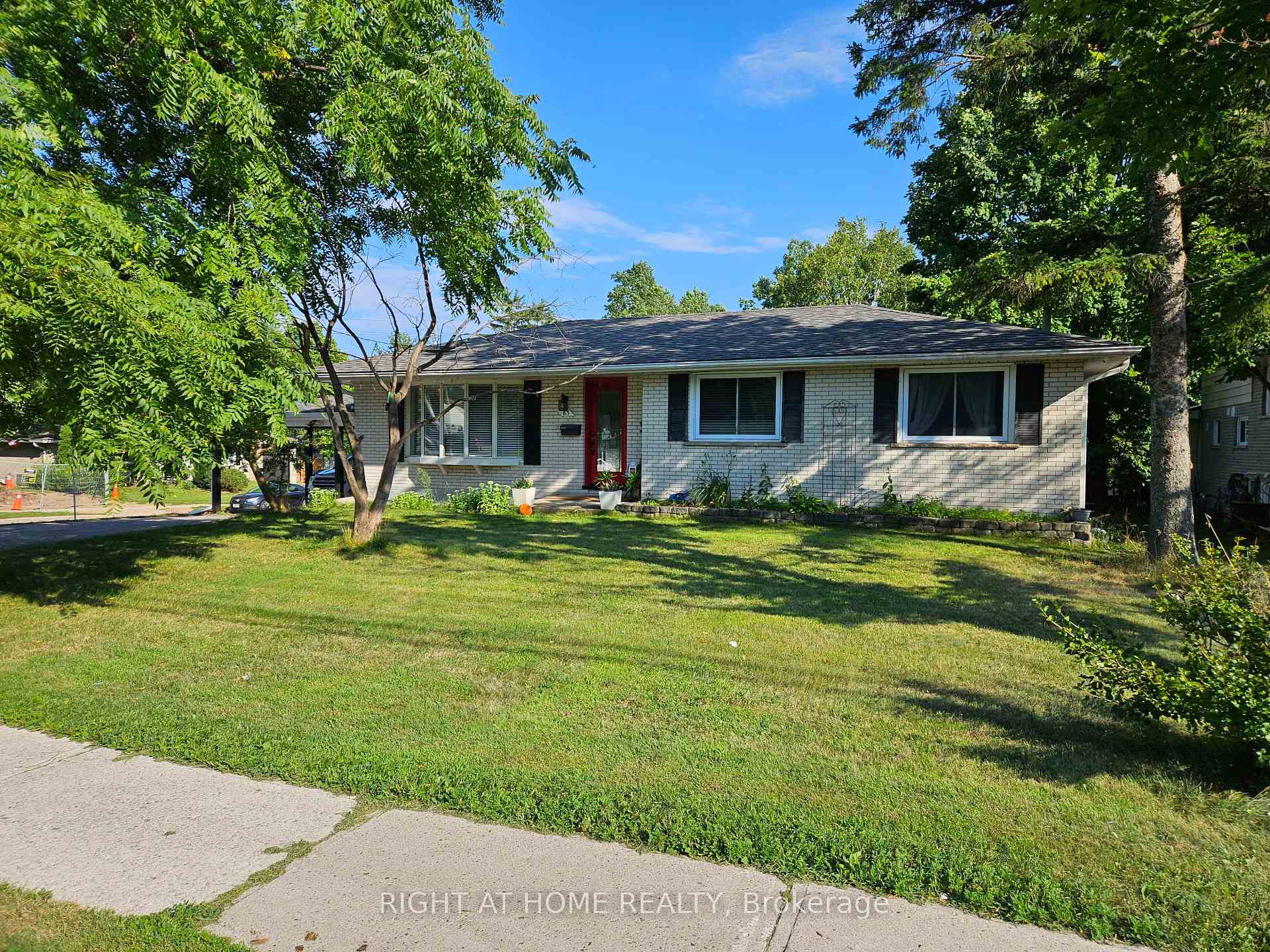 Photo 1 of 63 Cundles Road E, Barrie, Cundles East — HOMEH