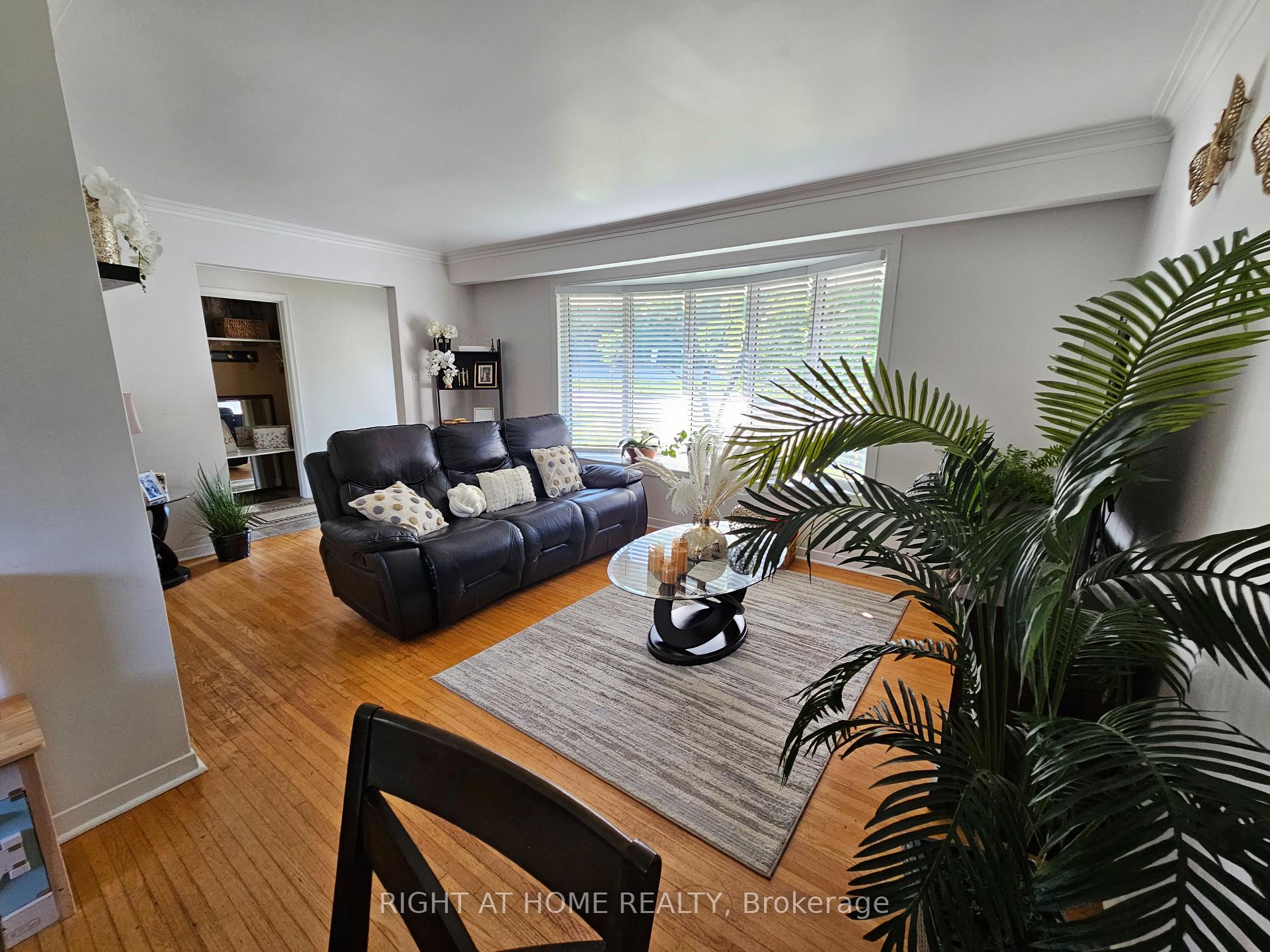 Photo 8 of 63 Cundles Road E, Barrie, Cundles East — HOMEH