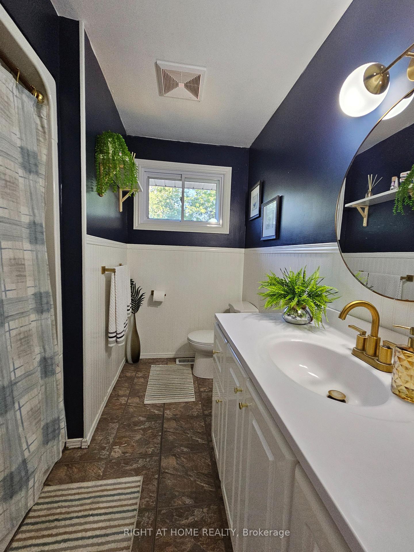 Photo 16 of 63 Cundles Road E, Barrie, Cundles East — HOMEH