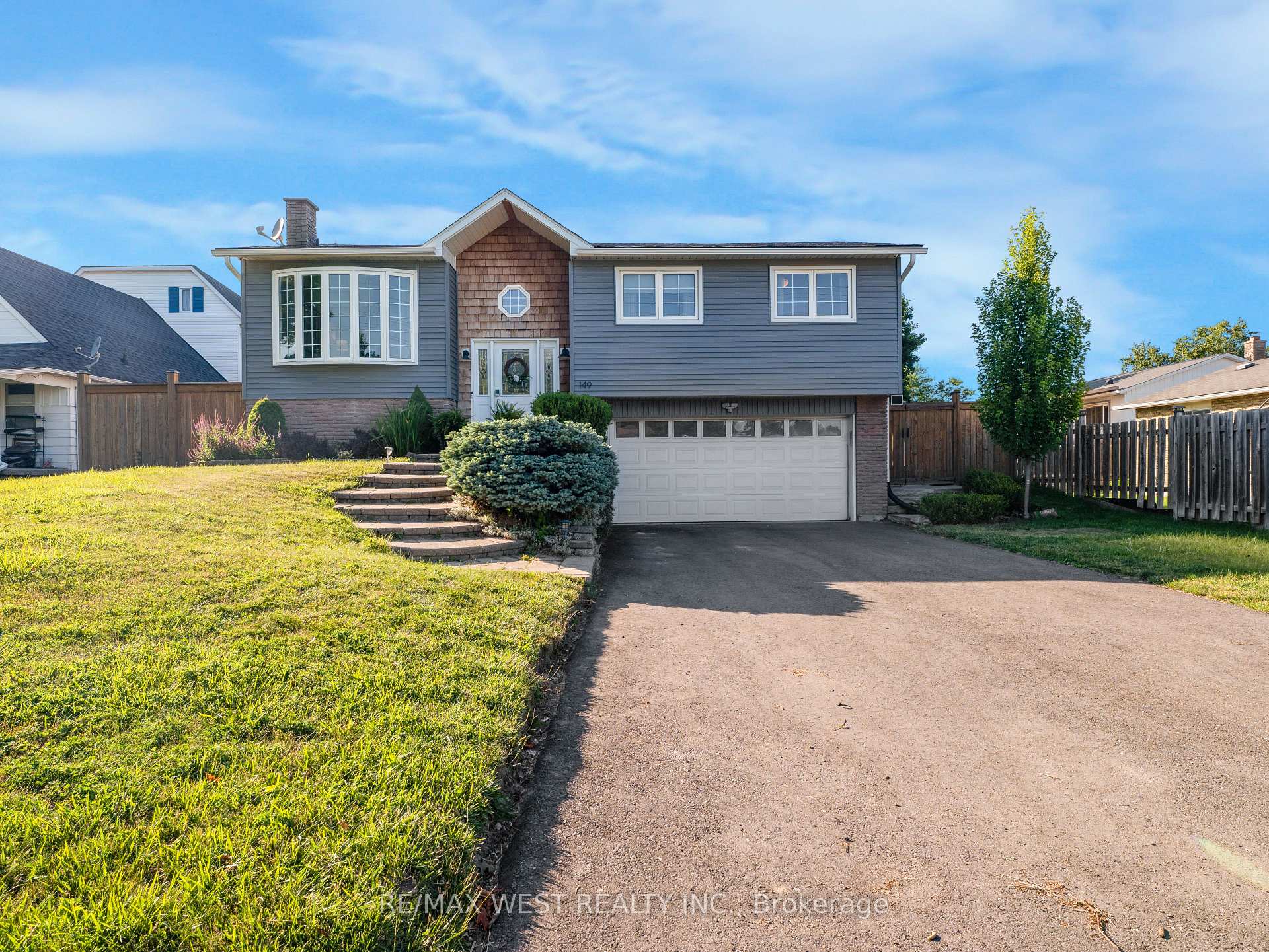 Front of 149 Ellwood Drive W
