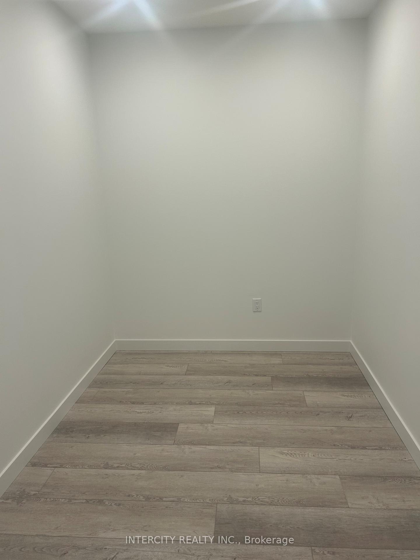 Photo 6 of Unit 216, 461 Green Road, Hamilton, Stoney Creek — HOMEH