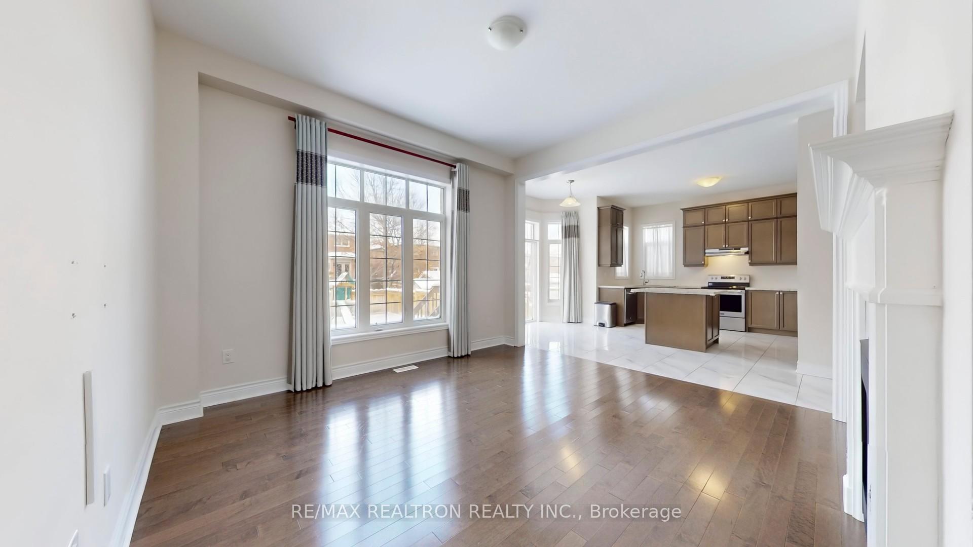 Photo 3 of 19 Monarch Drive, Halton Hills, Georgetown — HOMEH