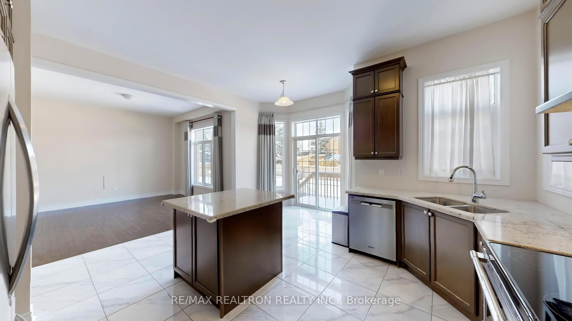 Photo 13 of 19 Monarch Drive, Halton Hills, Georgetown — HOMEH