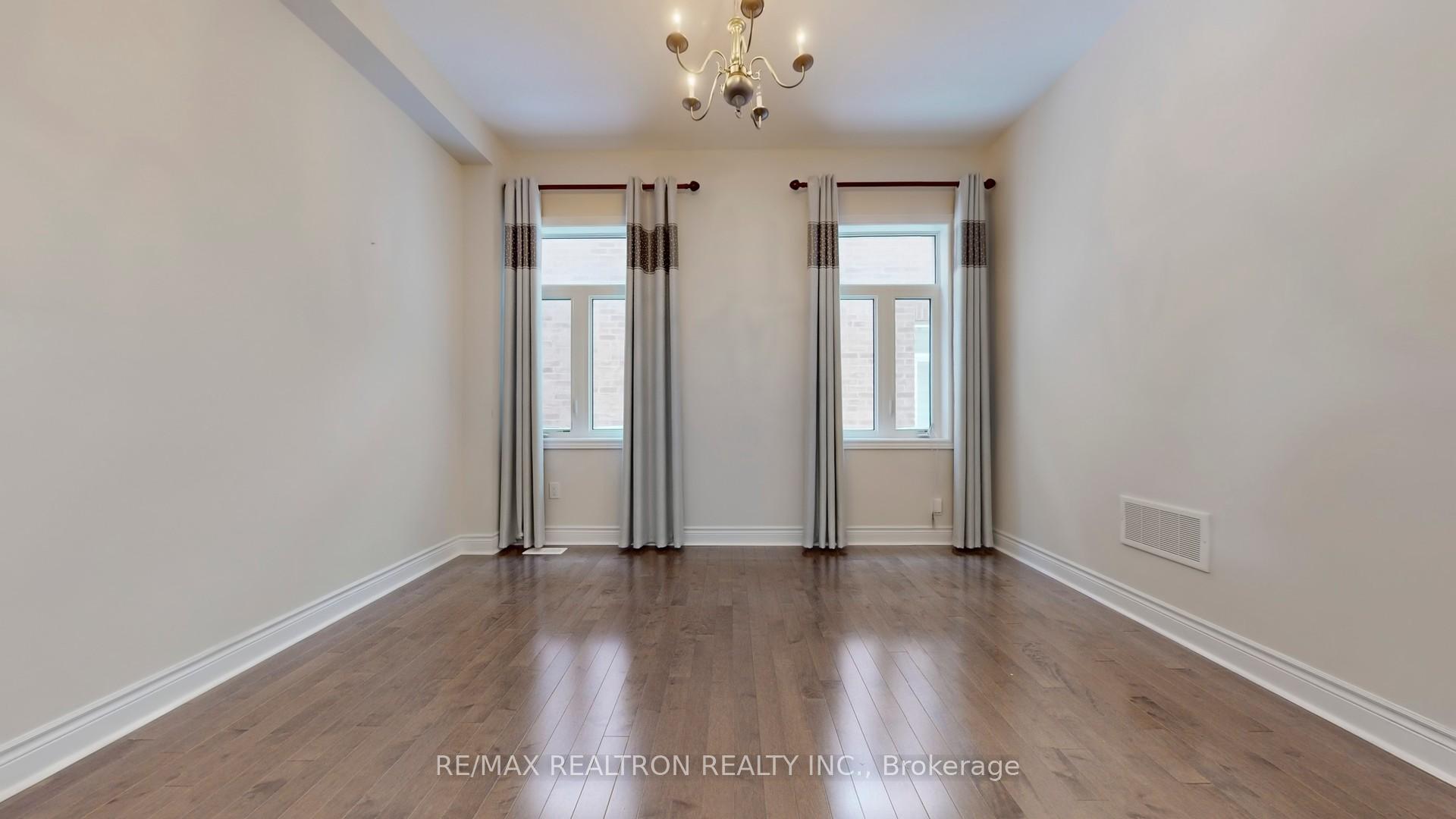 Photo 10 of 19 Monarch Drive, Halton Hills, Georgetown — HOMEH