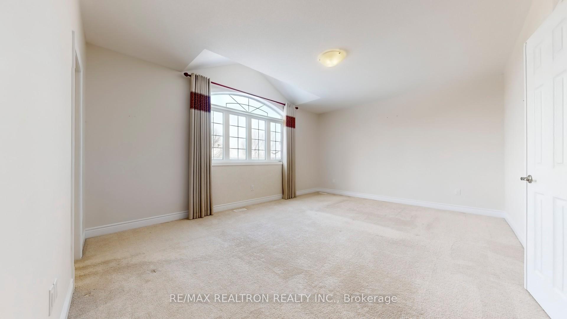 Photo 18 of 19 Monarch Drive, Halton Hills, Georgetown — HOMEH
