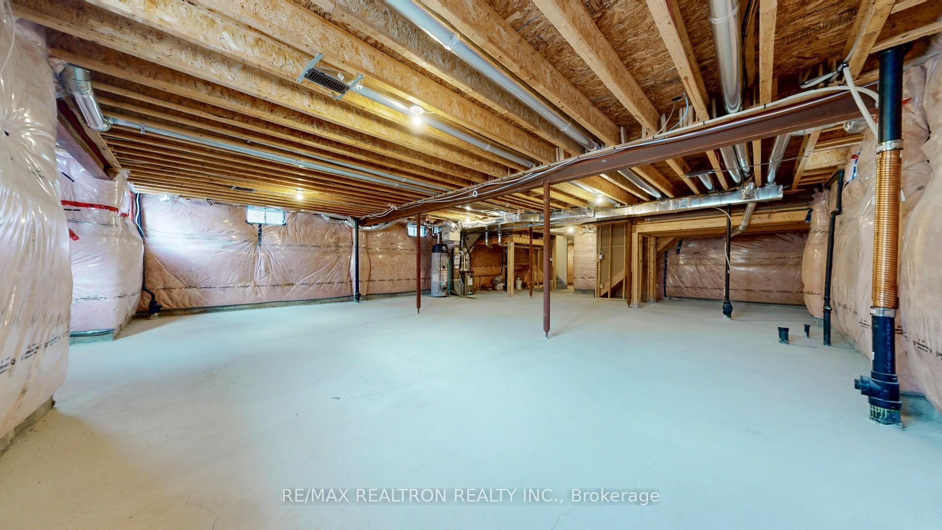 Photo 38 of 19 Monarch Drive, Halton Hills, Georgetown — HOMEH