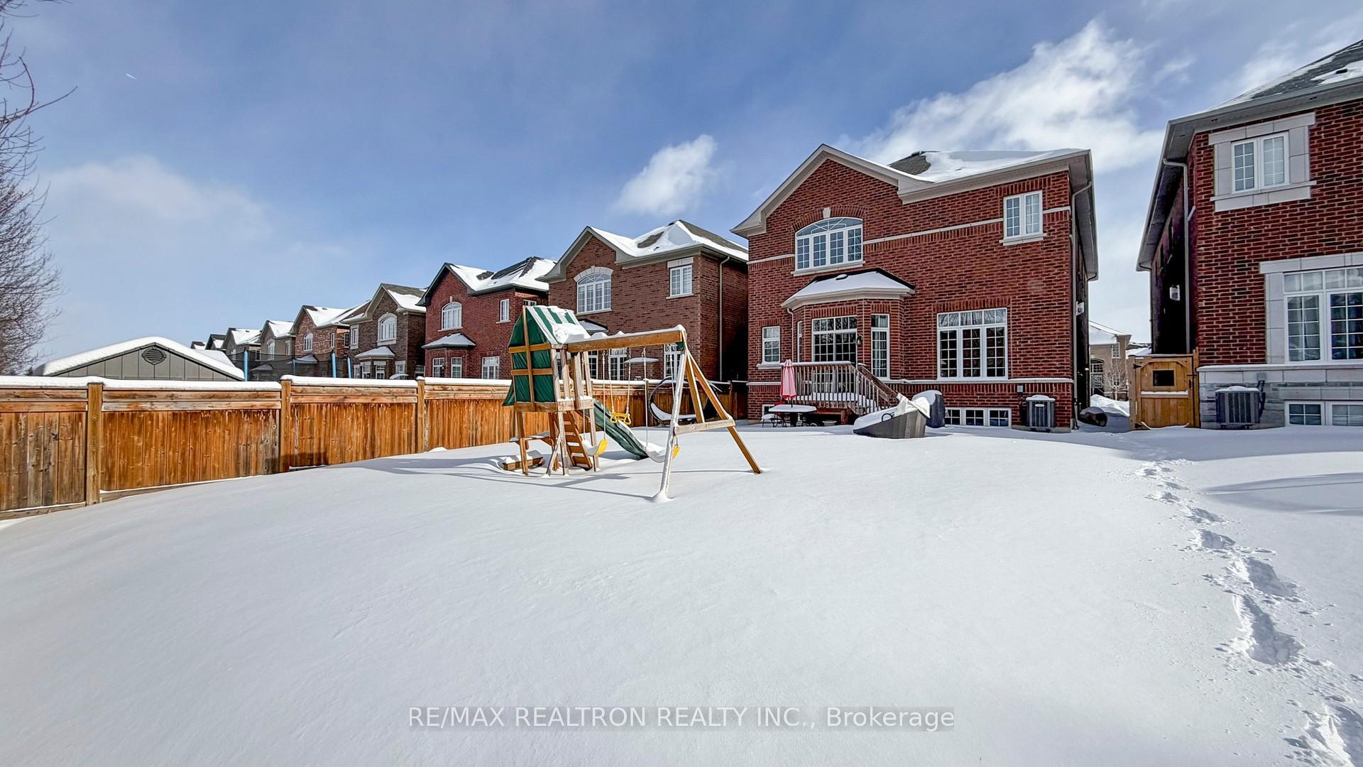 Photo 40 of 19 Monarch Drive, Halton Hills, Georgetown — HOMEH