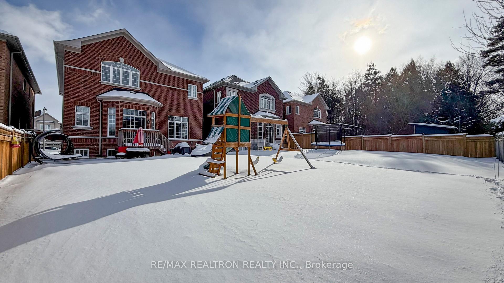 Photo 36 of 19 Monarch Drive, Halton Hills, Georgetown — HOMEH