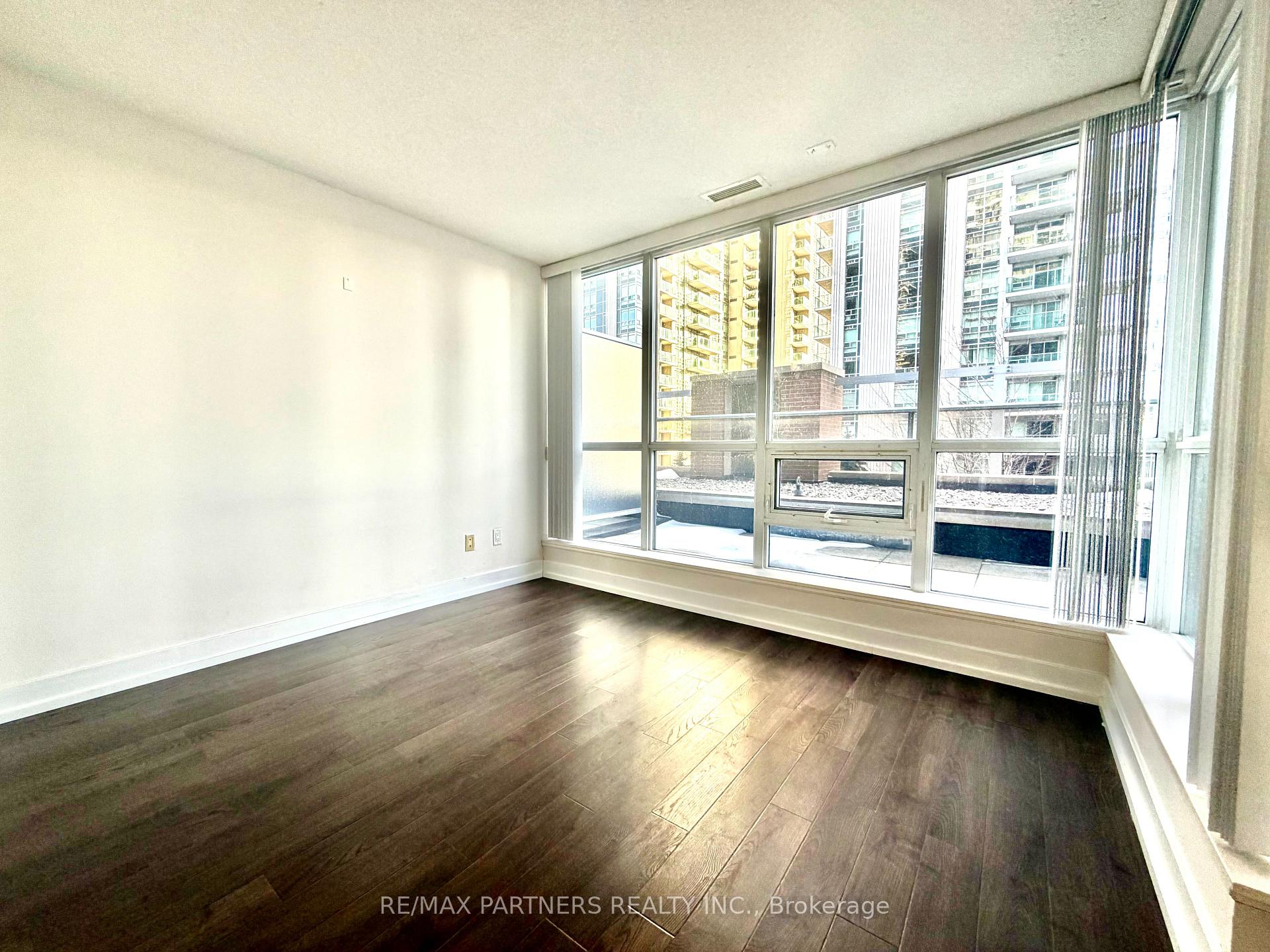 Photo 10 of Unit 410, 23 Sheppard Avenue E, North York, Willowdale East — HOMEH