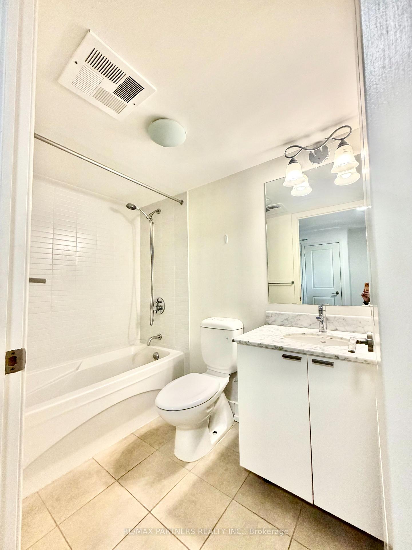 Photo 19 of Unit 410, 23 Sheppard Avenue E, North York, Willowdale East — HOMEH