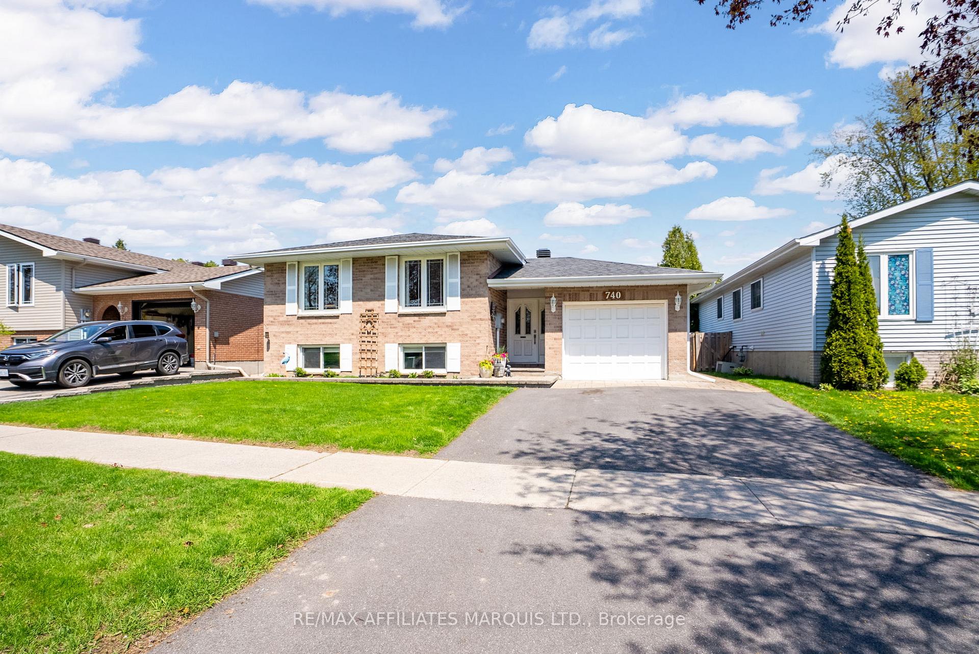 Photo 3 of 740 Champlain Drive, Cornwall — HOMEH