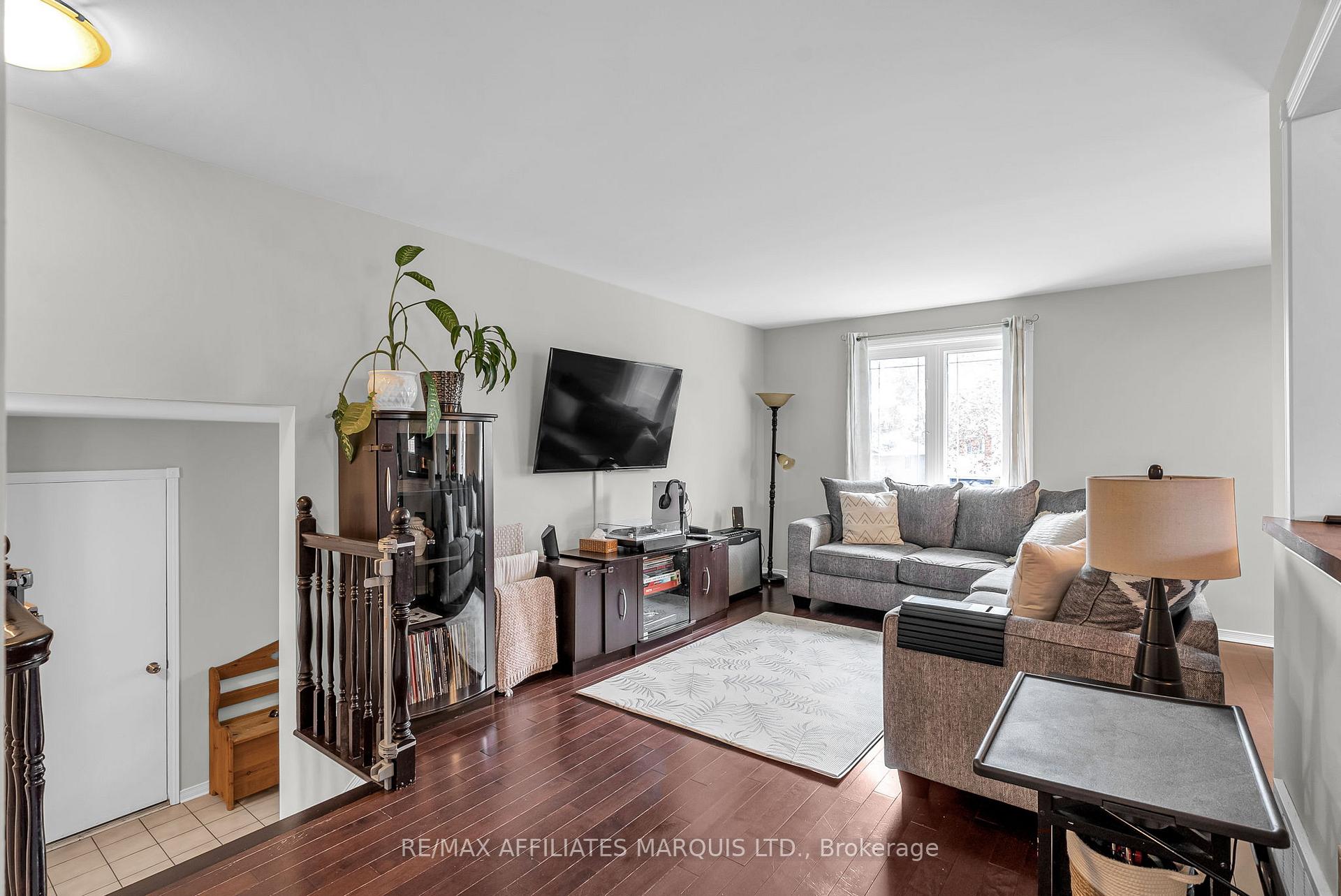 Photo 4 of 740 Champlain Drive, Cornwall — HOMEH