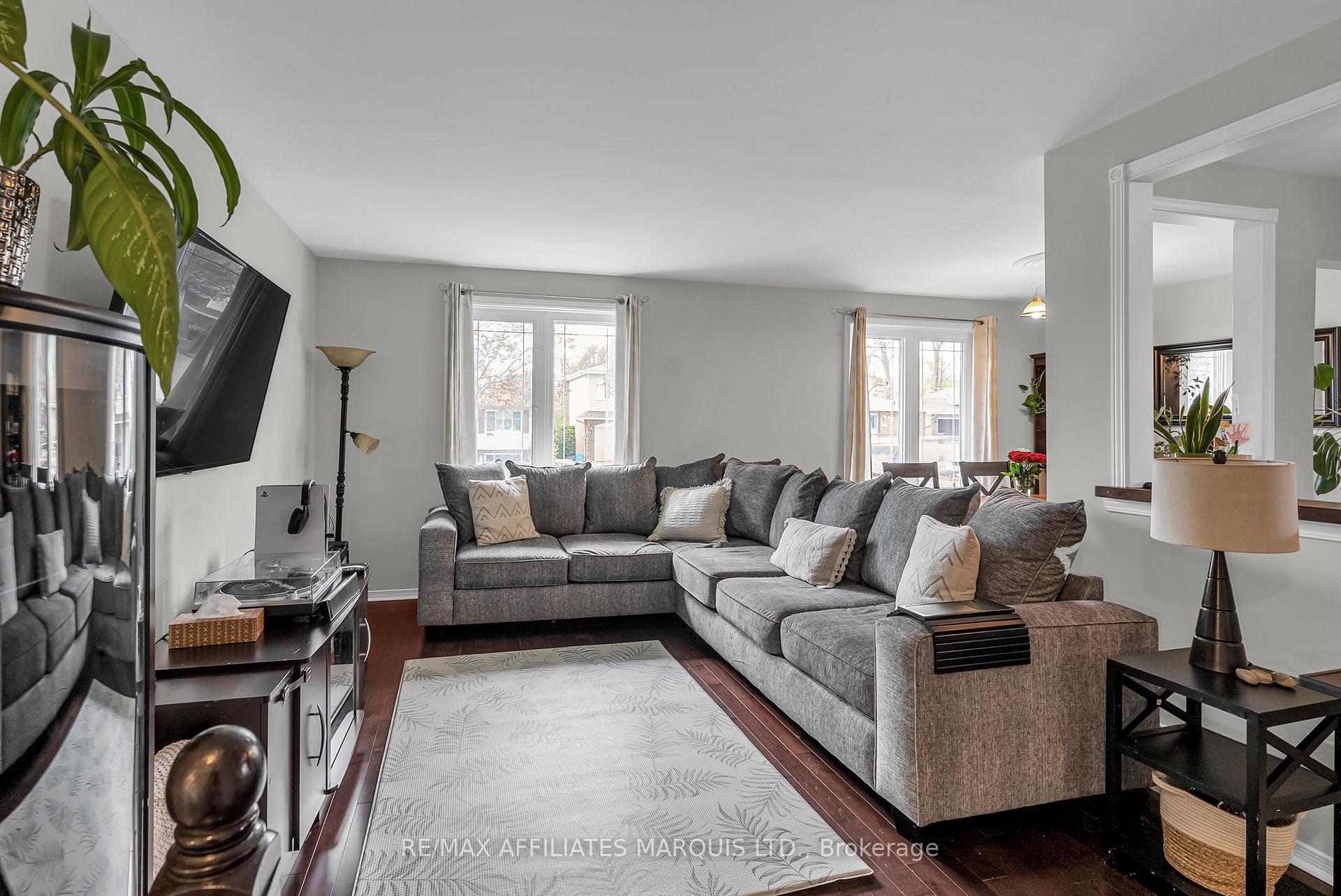 Photo 5 of 740 Champlain Drive, Cornwall — HOMEH