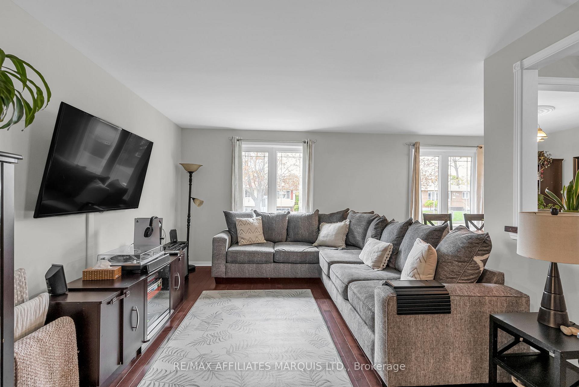 Photo 6 of 740 Champlain Drive, Cornwall — HOMEH