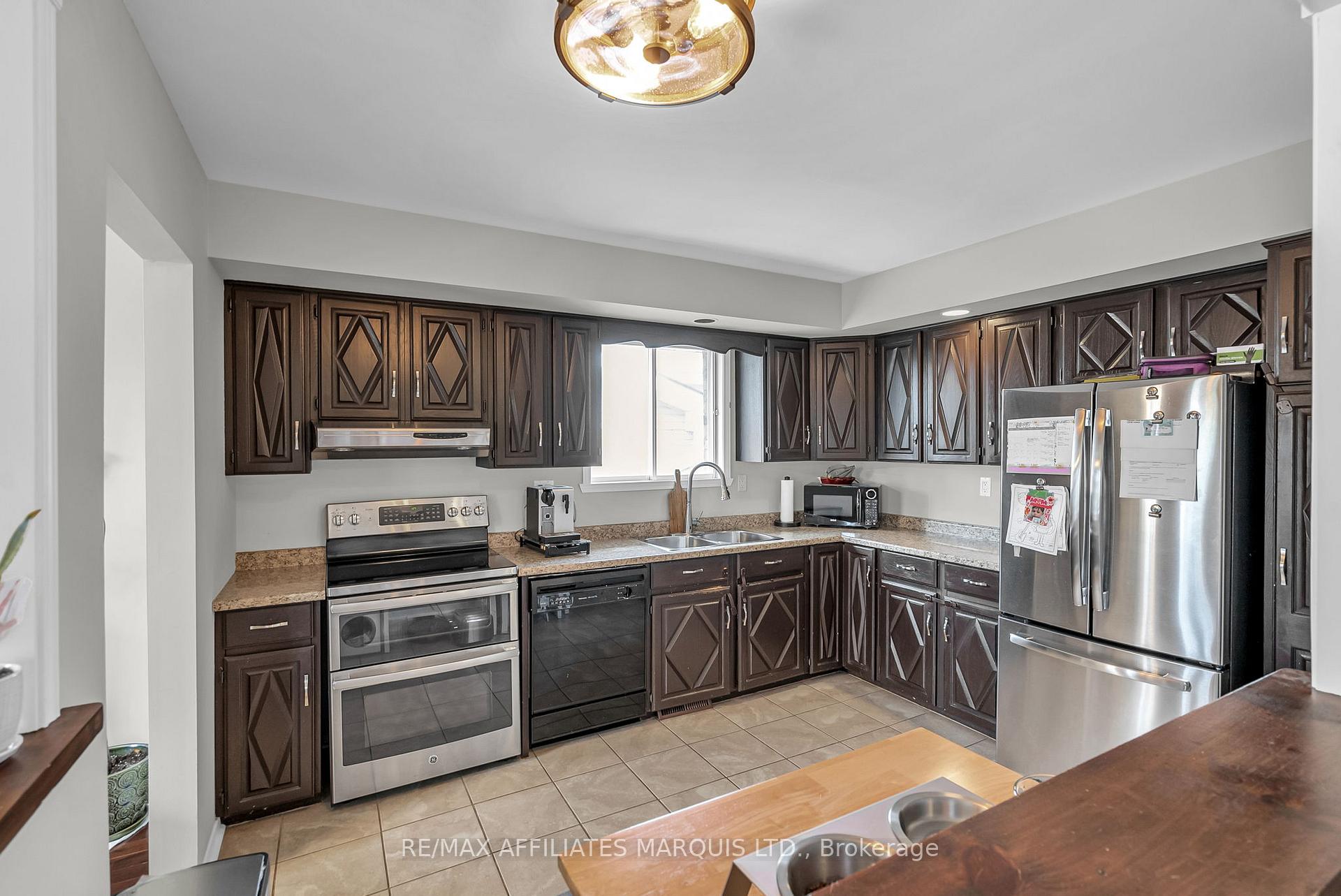 Photo 9 of 740 Champlain Drive, Cornwall — HOMEH