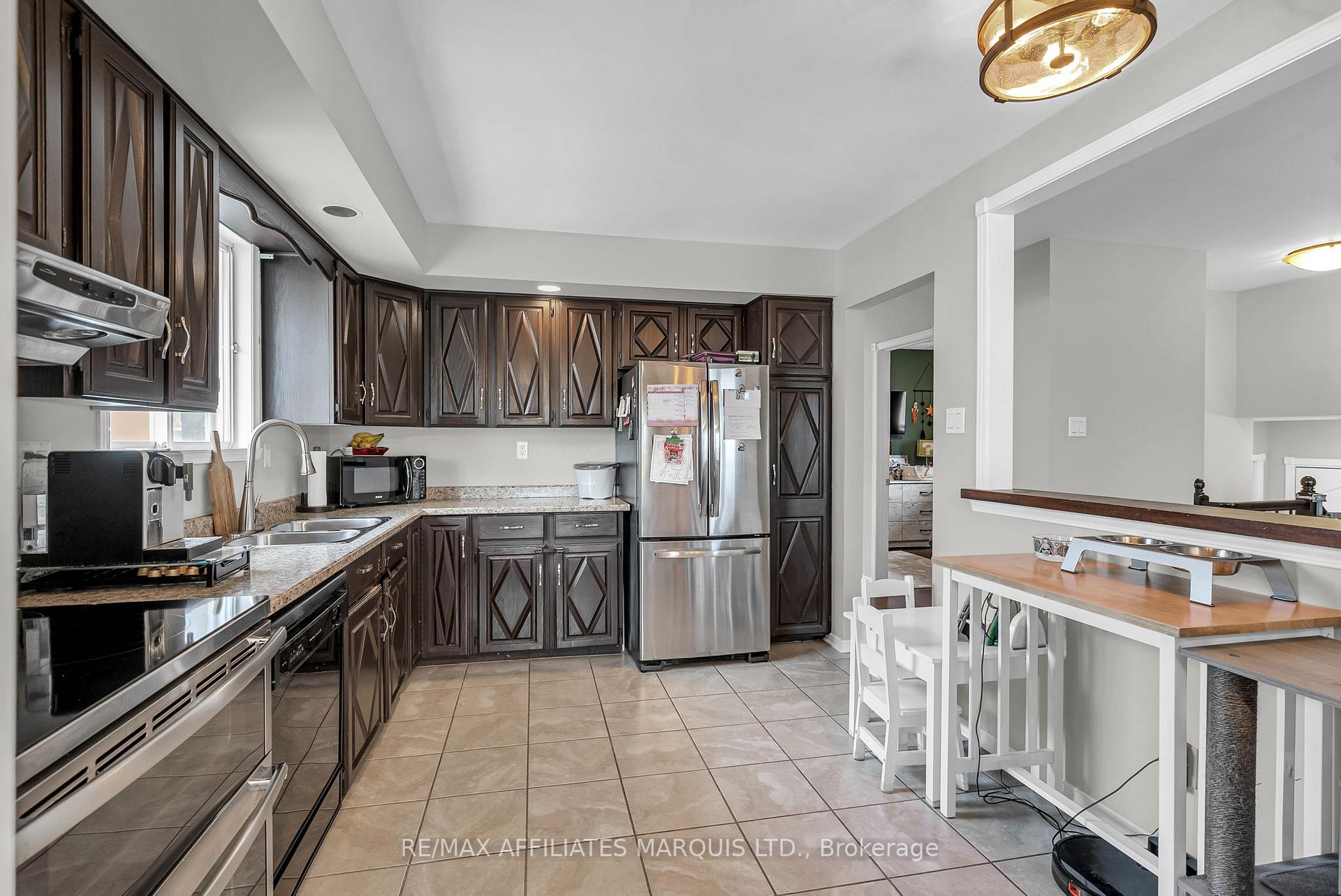 Photo 11 of 740 Champlain Drive, Cornwall — HOMEH
