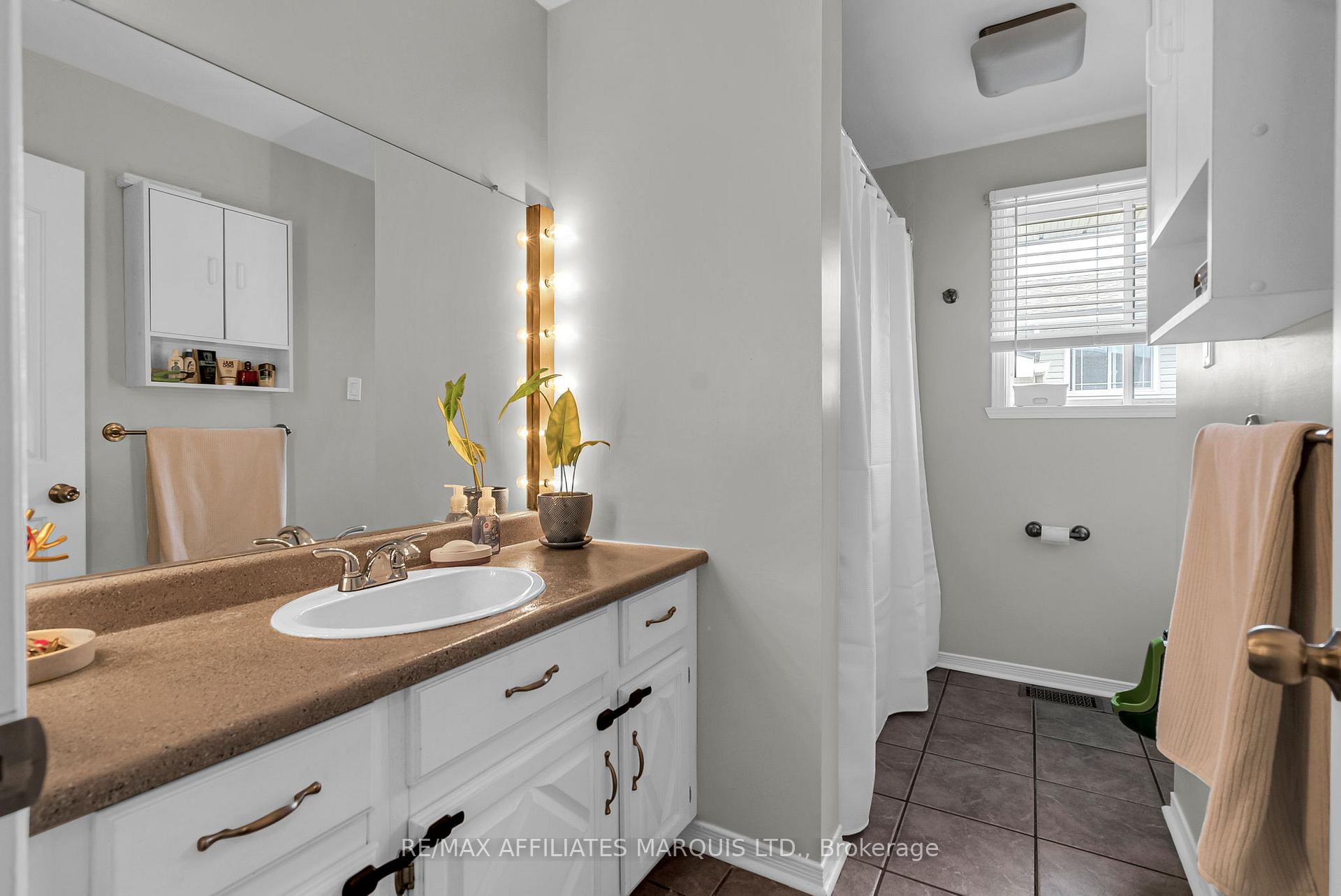 Photo 14 of 740 Champlain Drive, Cornwall — HOMEH