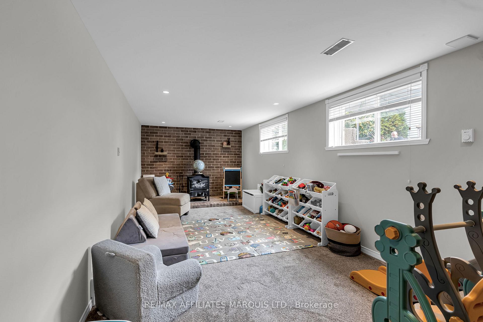 Photo 23 of 740 Champlain Drive, Cornwall — HOMEH