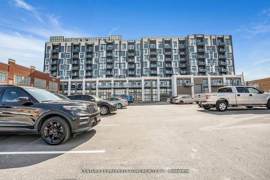 Front of Unit 417, 509 Dundas Street W