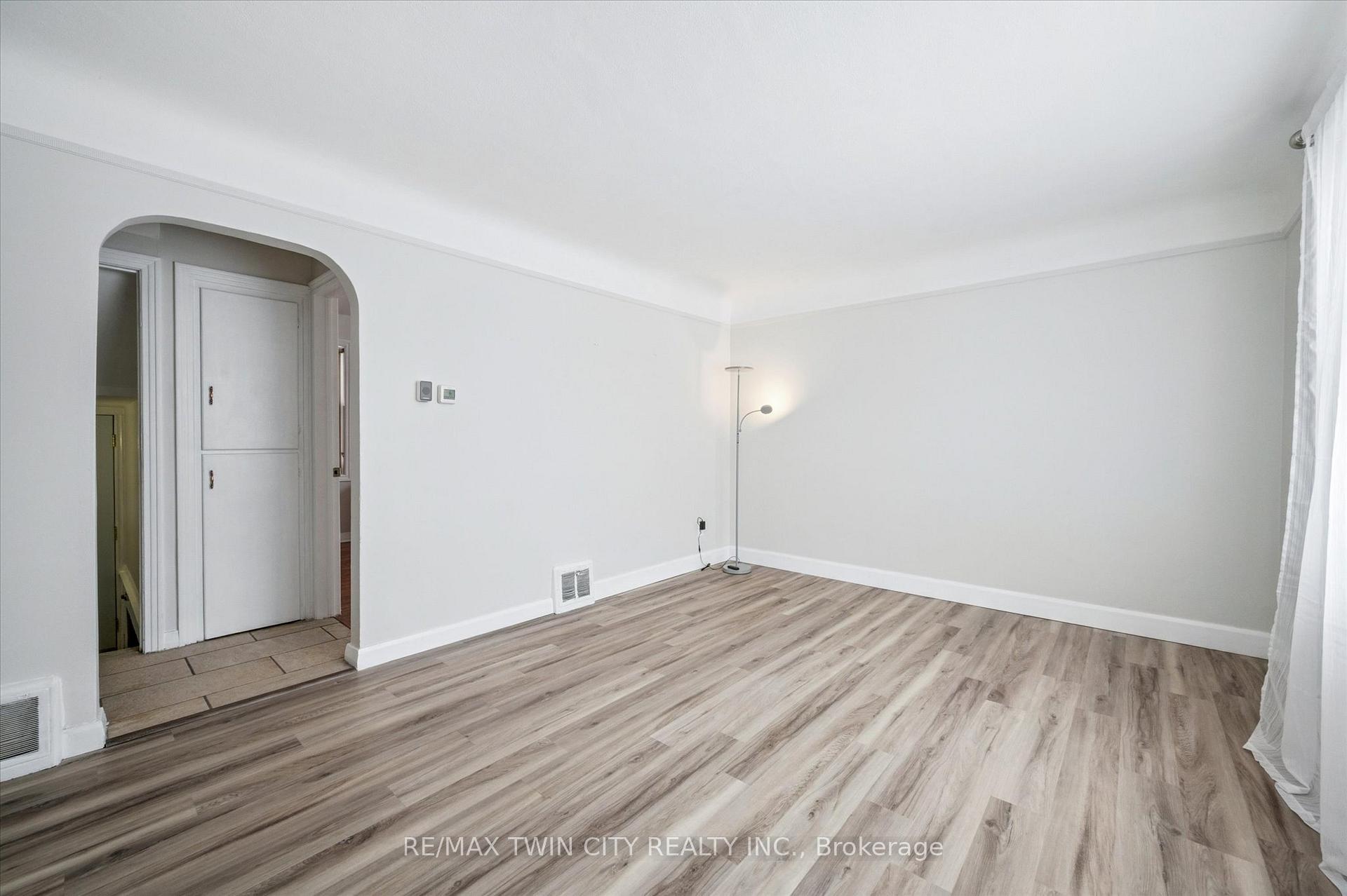 Photo 9 of 56 Columbia Street W, Waterloo — HOMEH