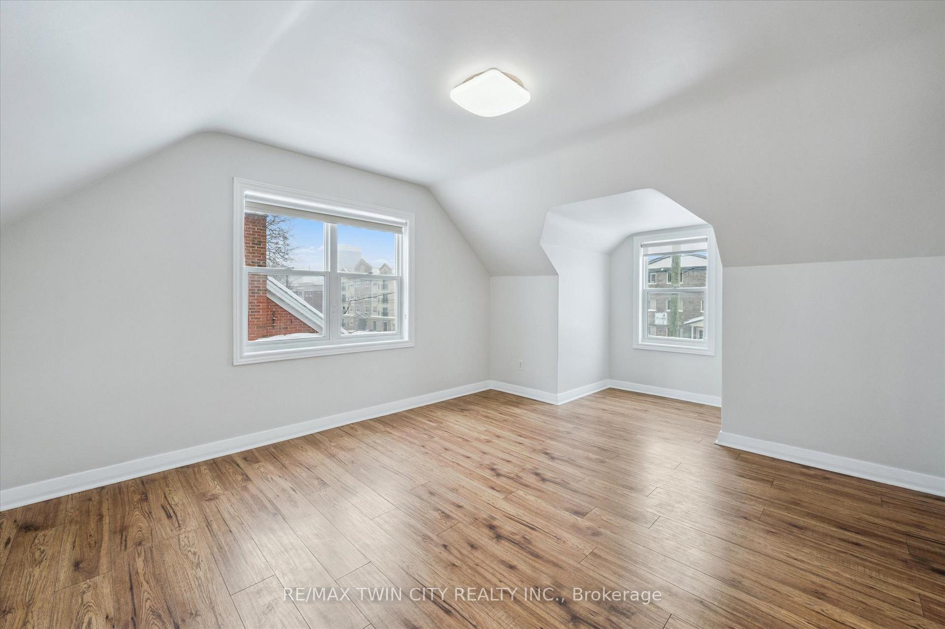 Photo 4 of 56 Columbia Street W, Waterloo — HOMEH