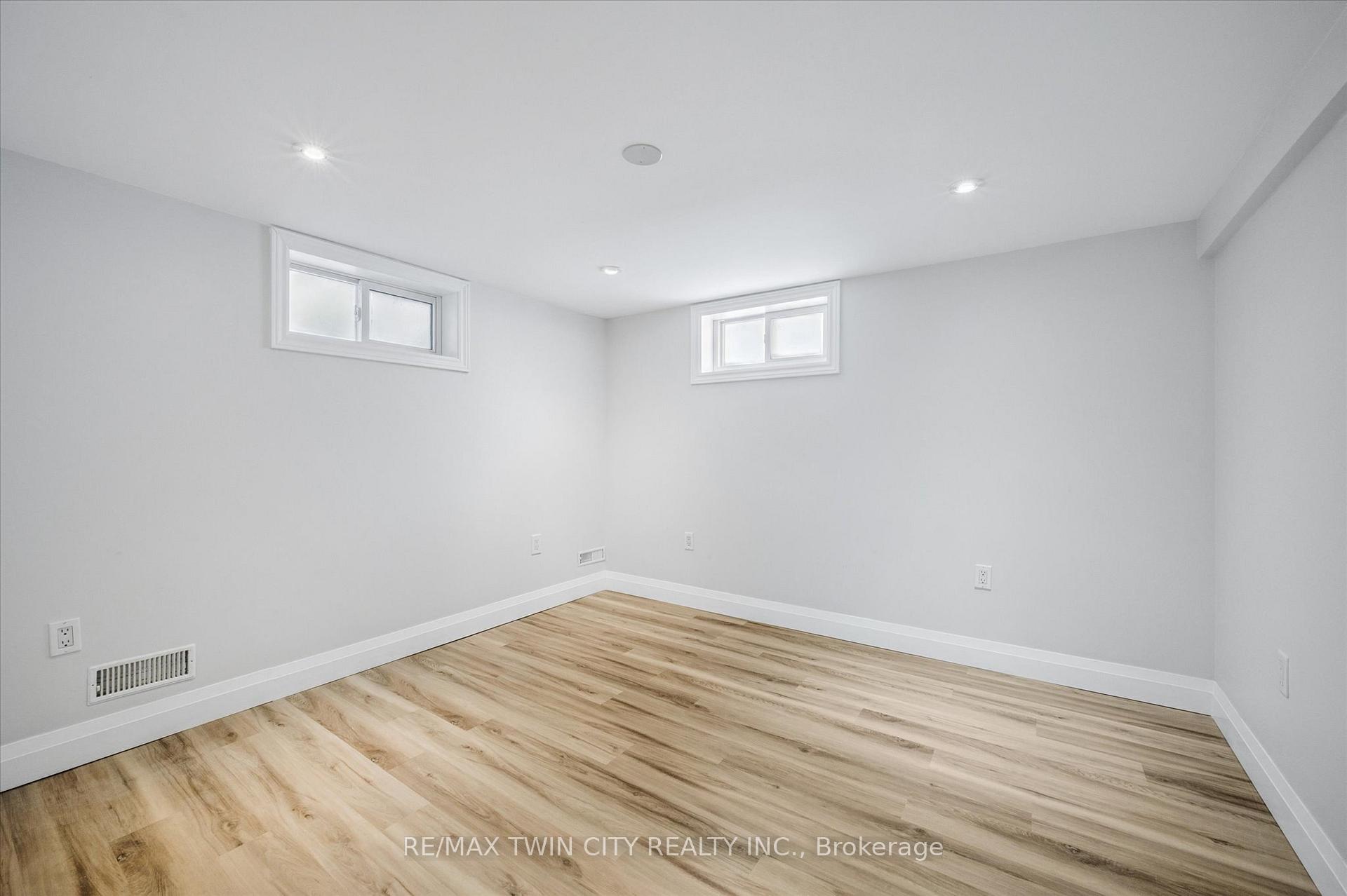 Photo 11 of 56 Columbia Street W, Waterloo — HOMEH