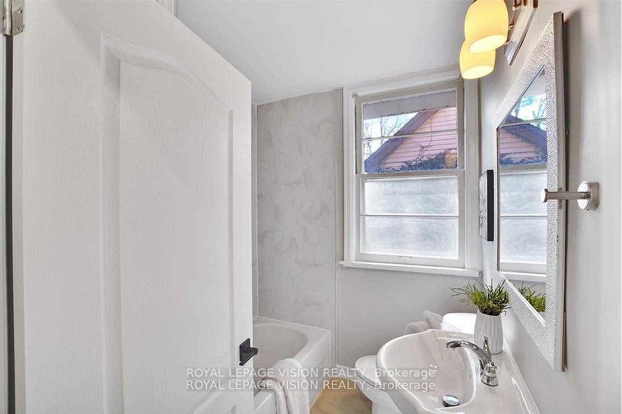 Photo 2 of 57 Binkley Cres, Hamilton, Ainslie Wood — HOMEH