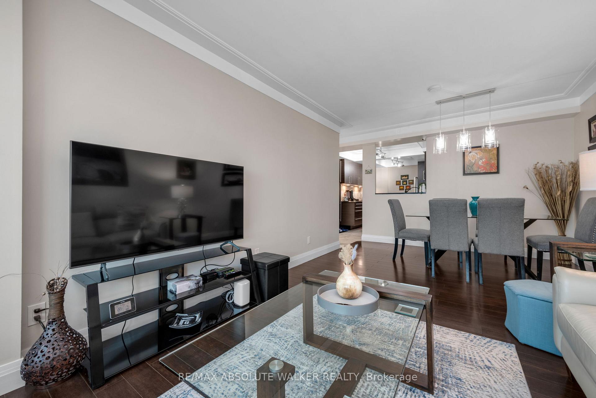 Photo 4 of Unit 901, 555 Brittany Drive, Ottawa, Viscount Alexander Park — HOMEH