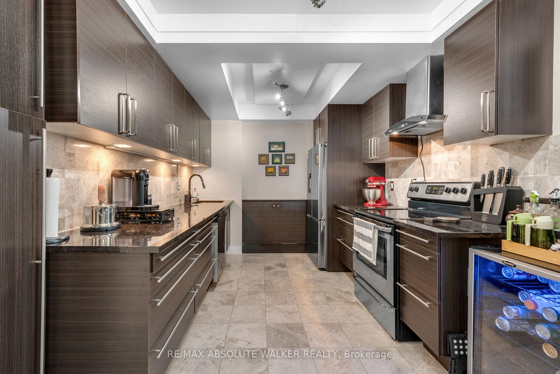 Photo 6 of Unit 901, 555 Brittany Drive, Ottawa, Viscount Alexander Park — HOMEH