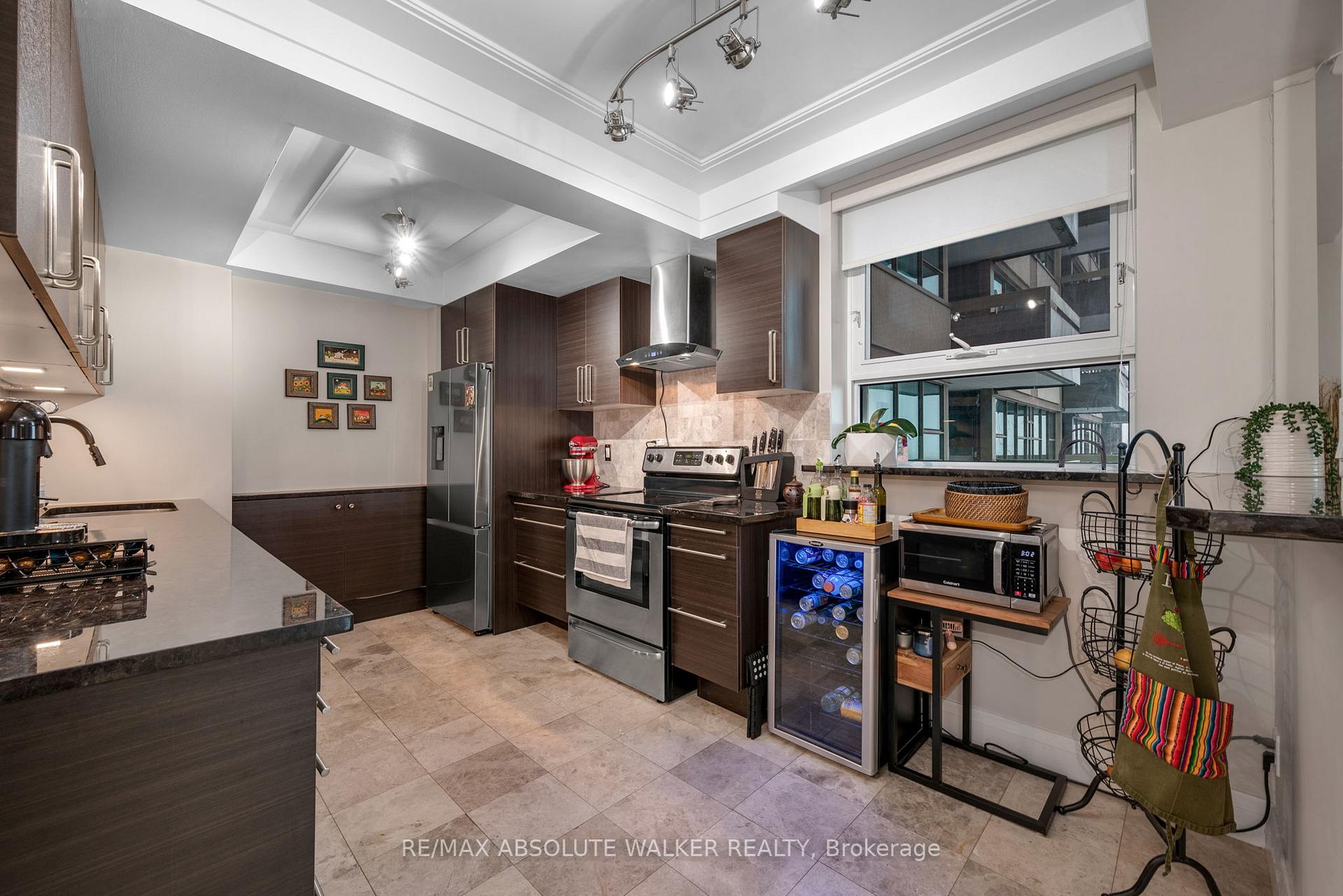 Photo 3 of Unit 901, 555 Brittany Drive, Ottawa, Viscount Alexander Park — HOMEH