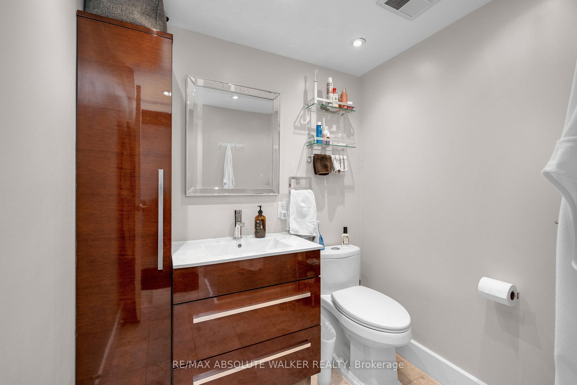 Photo 16 of Unit 901, 555 Brittany Drive, Ottawa, Viscount Alexander Park — HOMEH