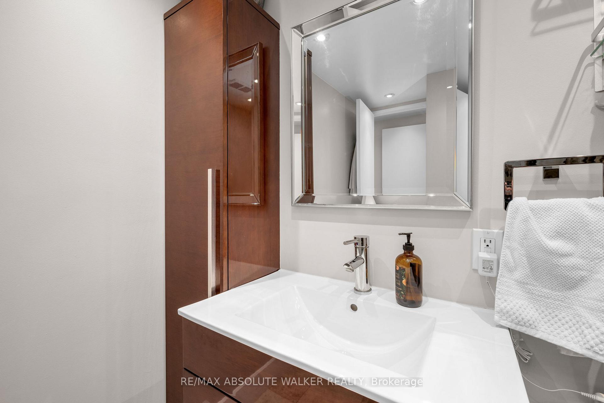 Photo 18 of Unit 901, 555 Brittany Drive, Ottawa, Viscount Alexander Park — HOMEH