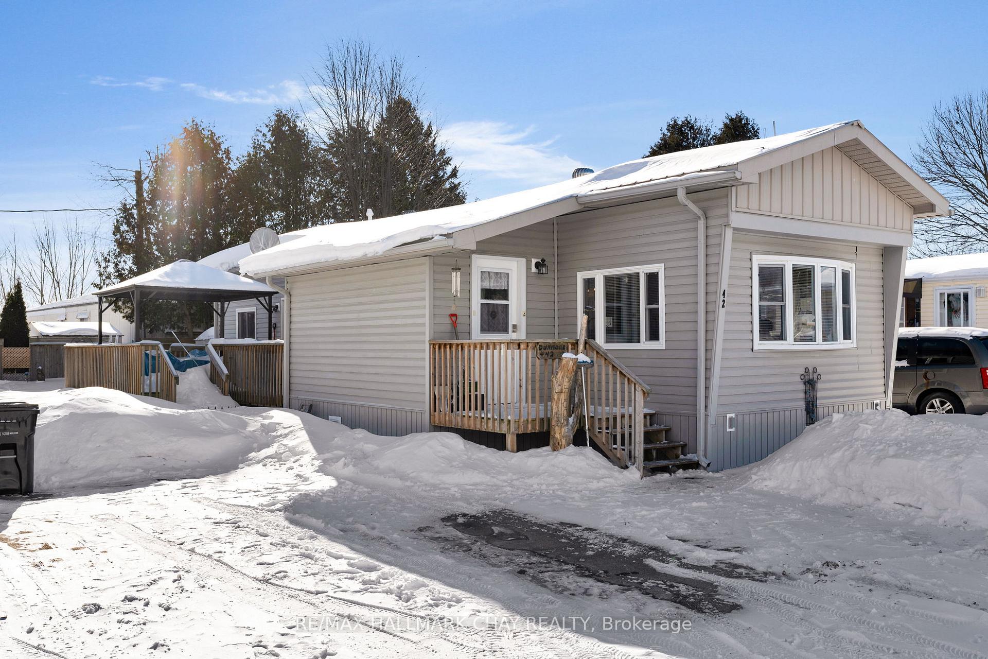 Front of Unit 42, 4976 25th Side Road