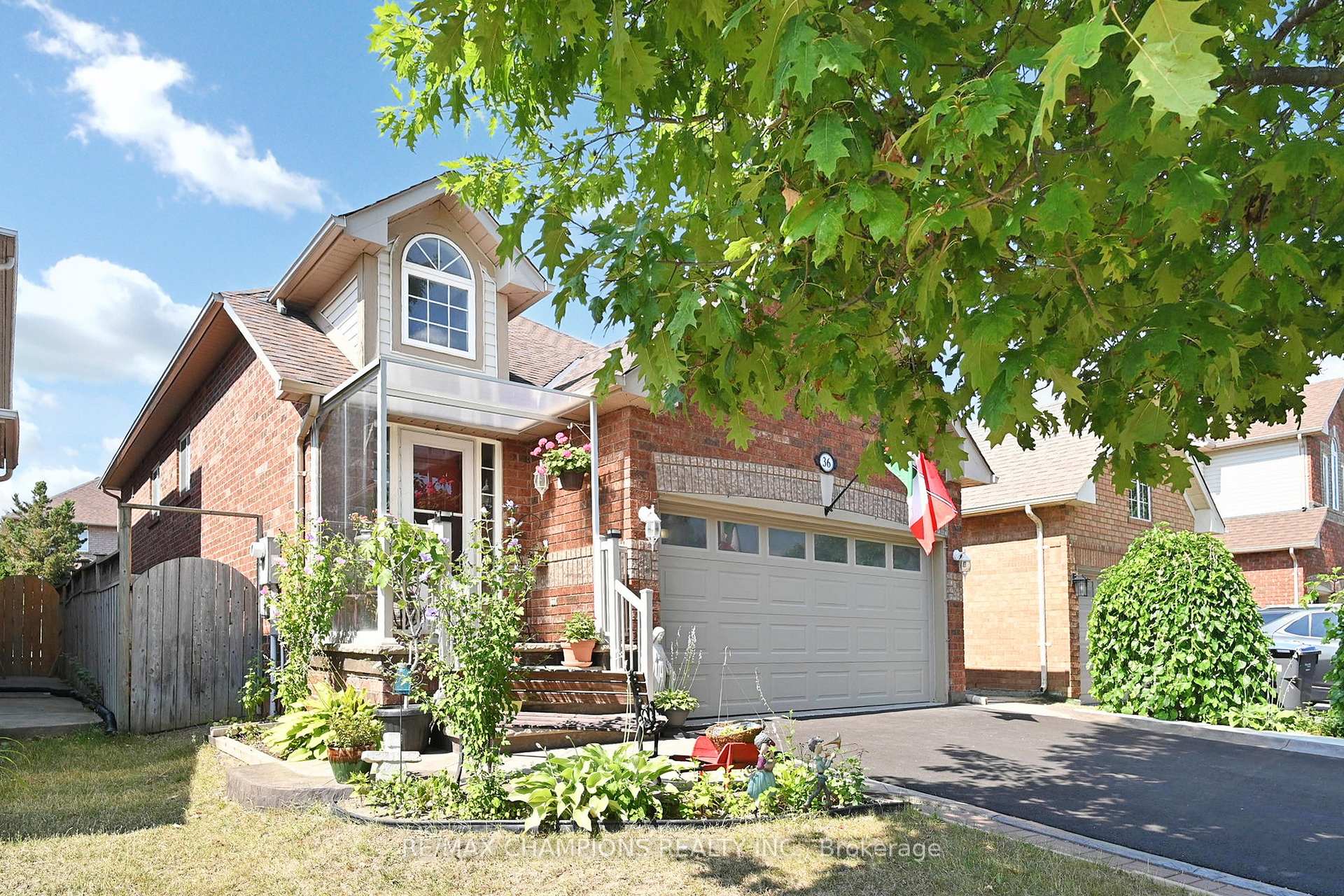 Photo 2 of 36 Baybrook Road, Brampton, Snelgrove — HOMEH