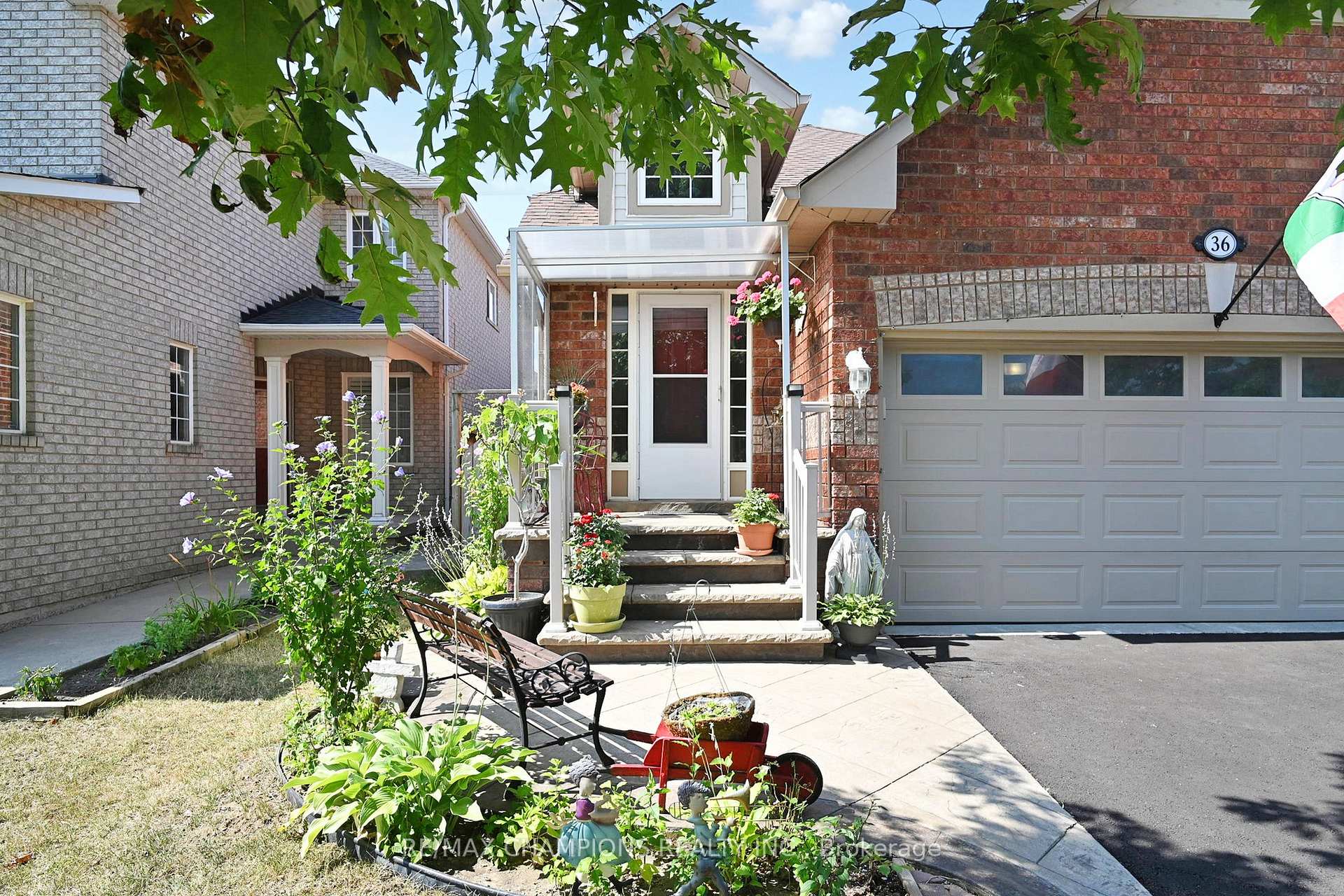 Photo 3 of 36 Baybrook Road, Brampton, Snelgrove — HOMEH