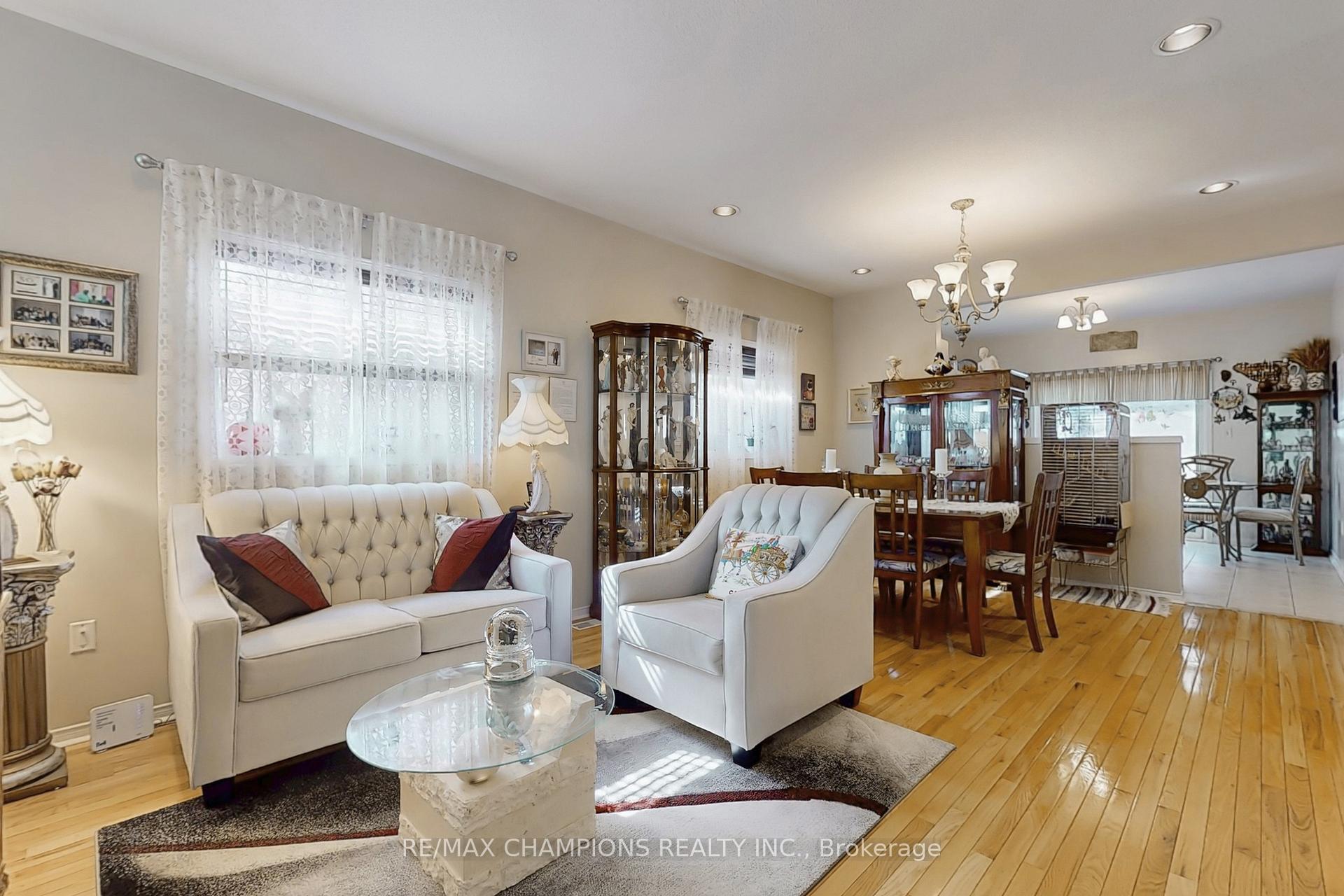 Photo 5 of 36 Baybrook Road, Brampton, Snelgrove — HOMEH