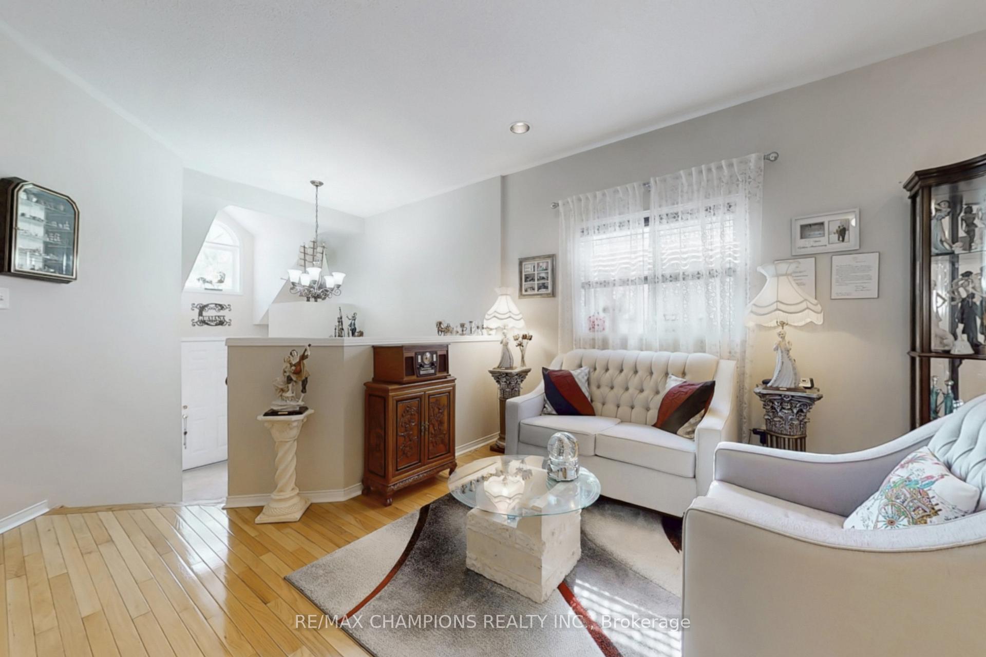 Photo 7 of 36 Baybrook Road, Brampton, Snelgrove — HOMEH