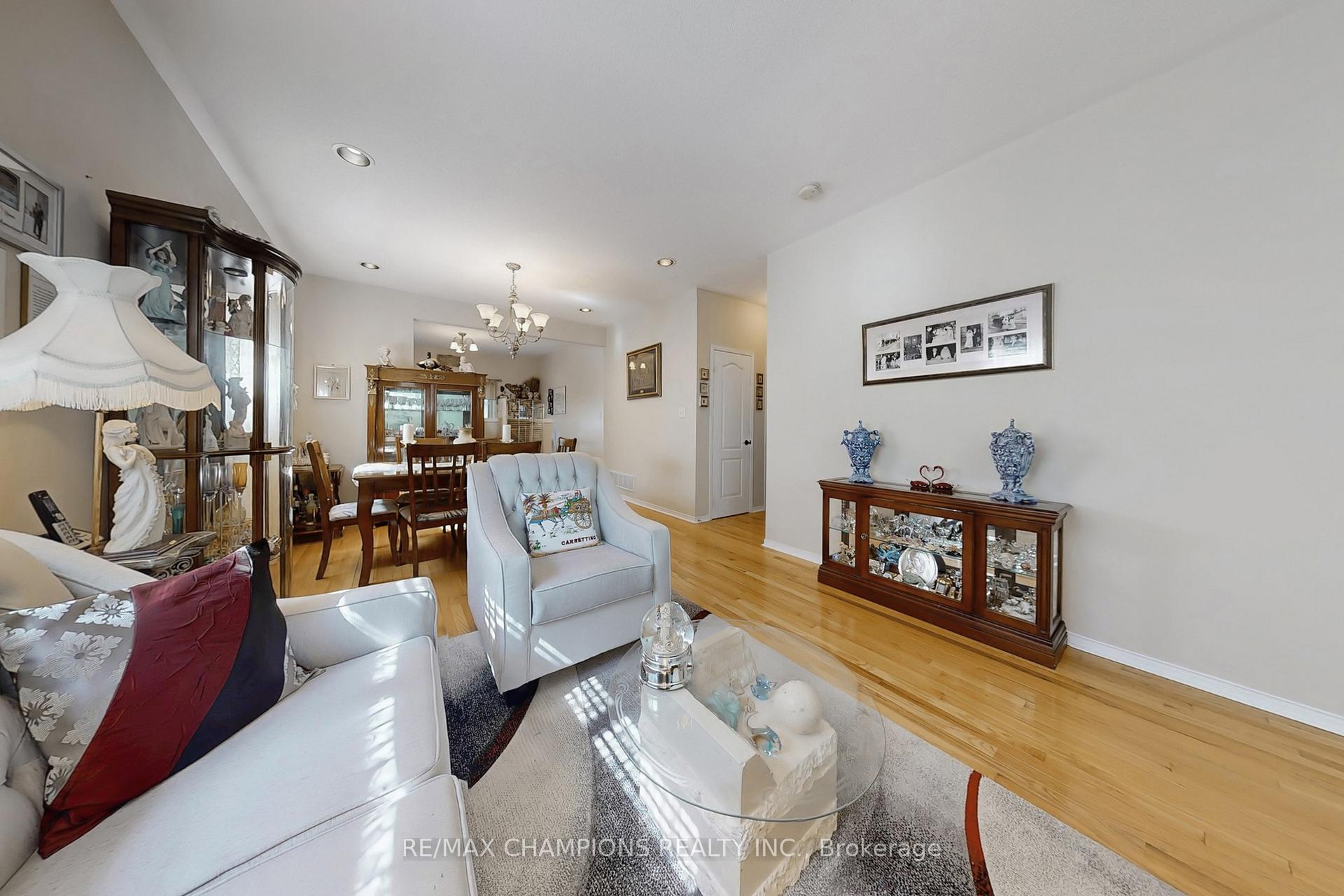 Photo 8 of 36 Baybrook Road, Brampton, Snelgrove — HOMEH