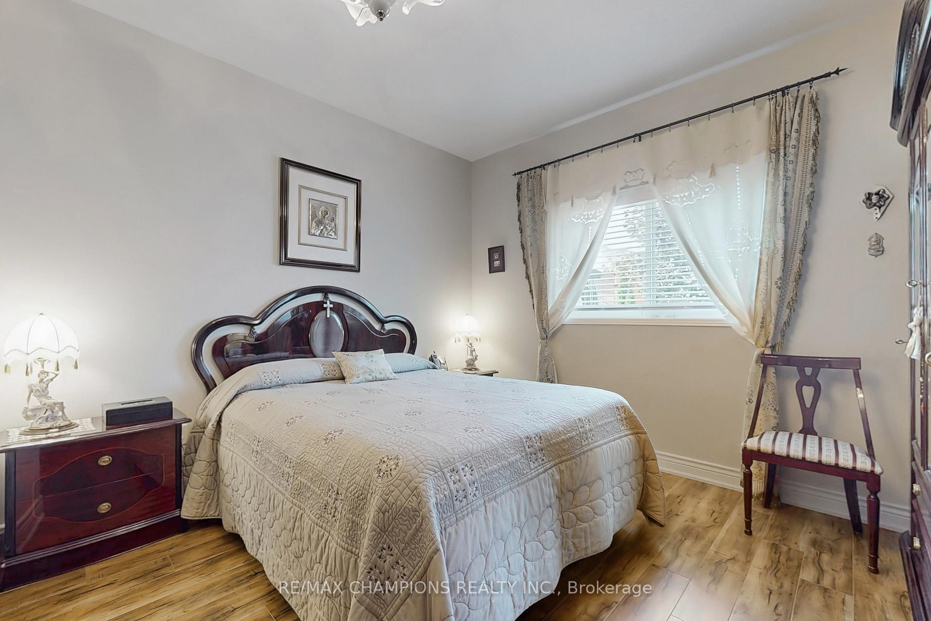 Photo 16 of 36 Baybrook Road, Brampton, Snelgrove — HOMEH