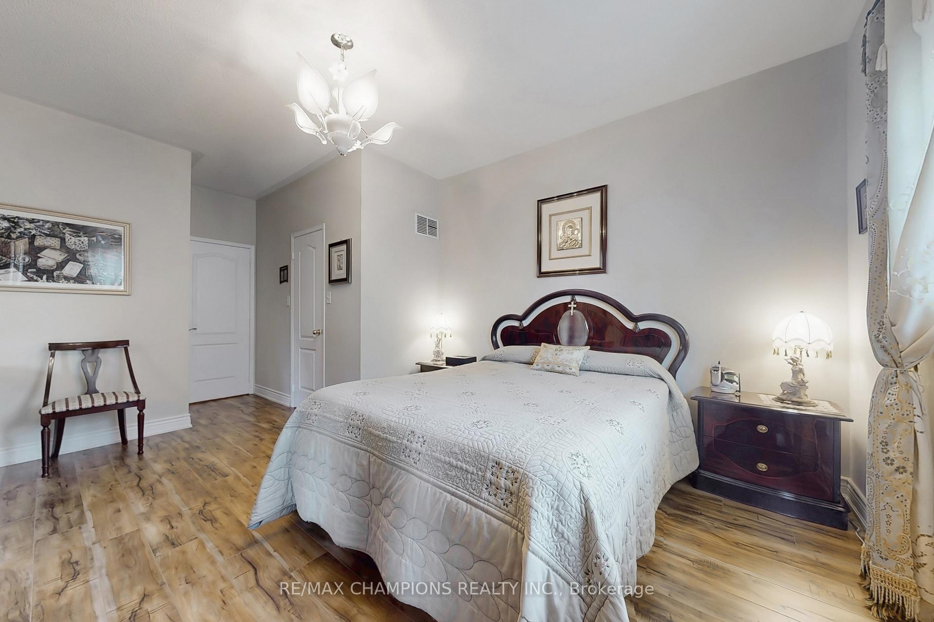 Photo 17 of 36 Baybrook Road, Brampton, Snelgrove — HOMEH