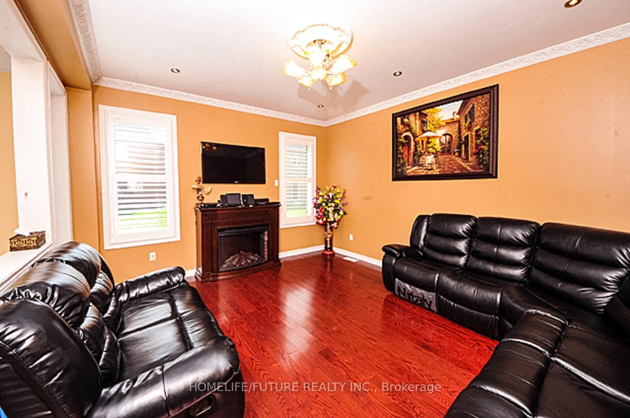 Photo 2 of Unit Main & 2nd Floor, 33 Silkgrove Terrace, Markham, Wismer — HOMEH