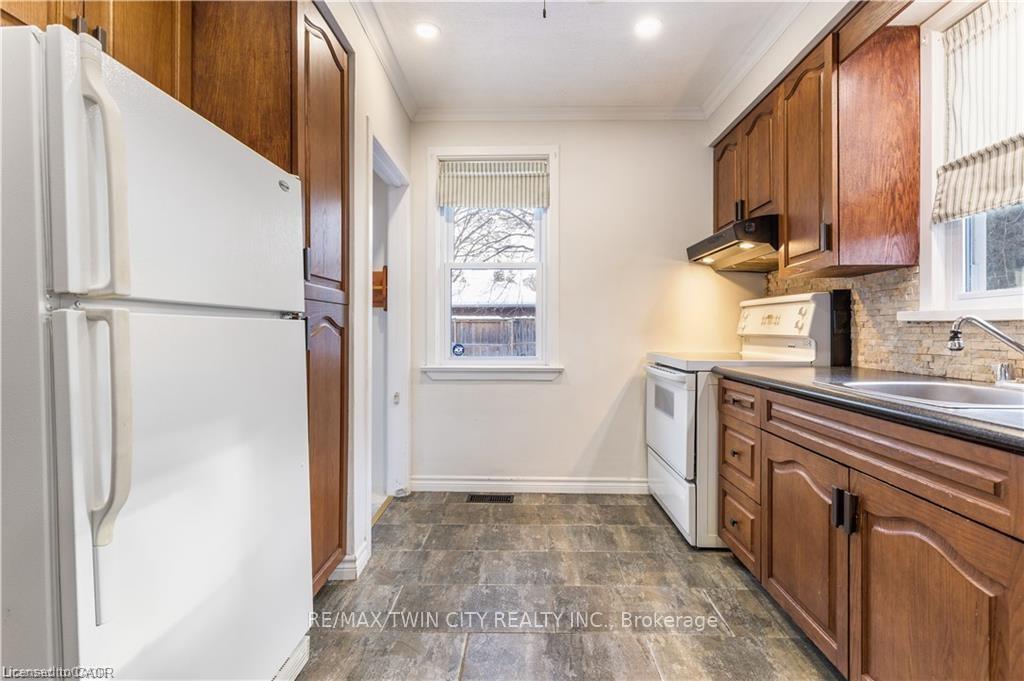 Photo 4 of 69 Lowrey Avenue N, Cambridge — HOMEH