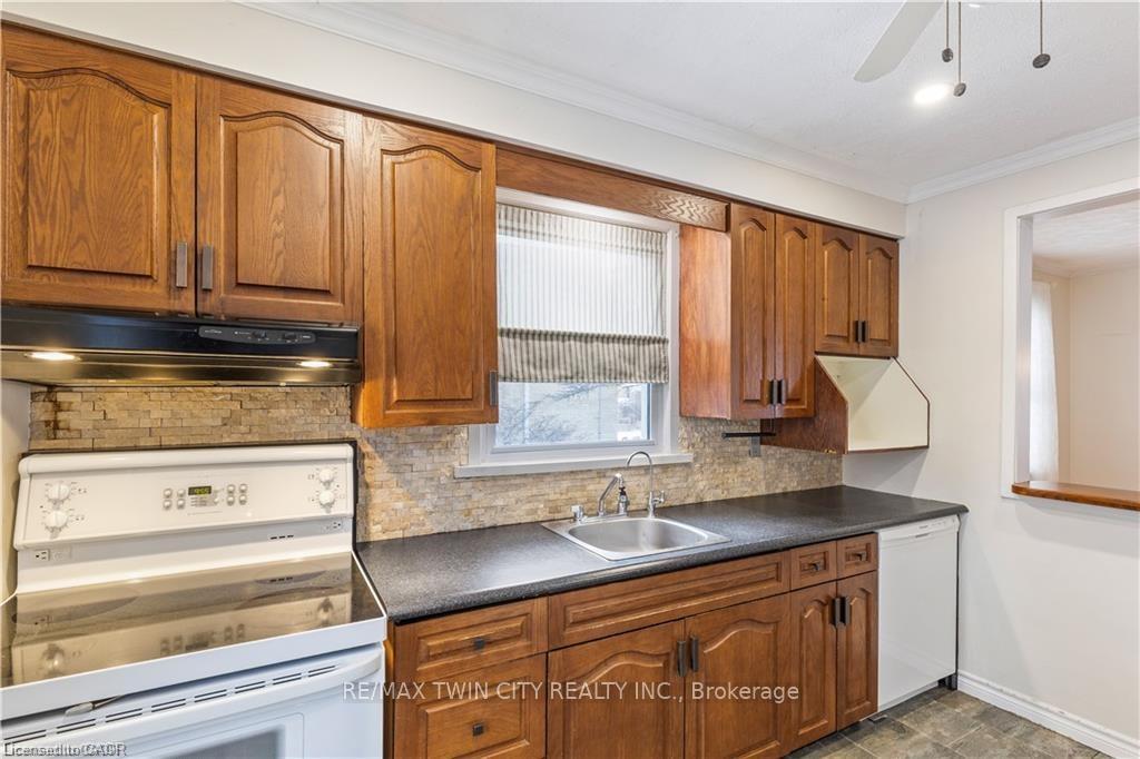 Photo 9 of 69 Lowrey Avenue N, Cambridge — HOMEH