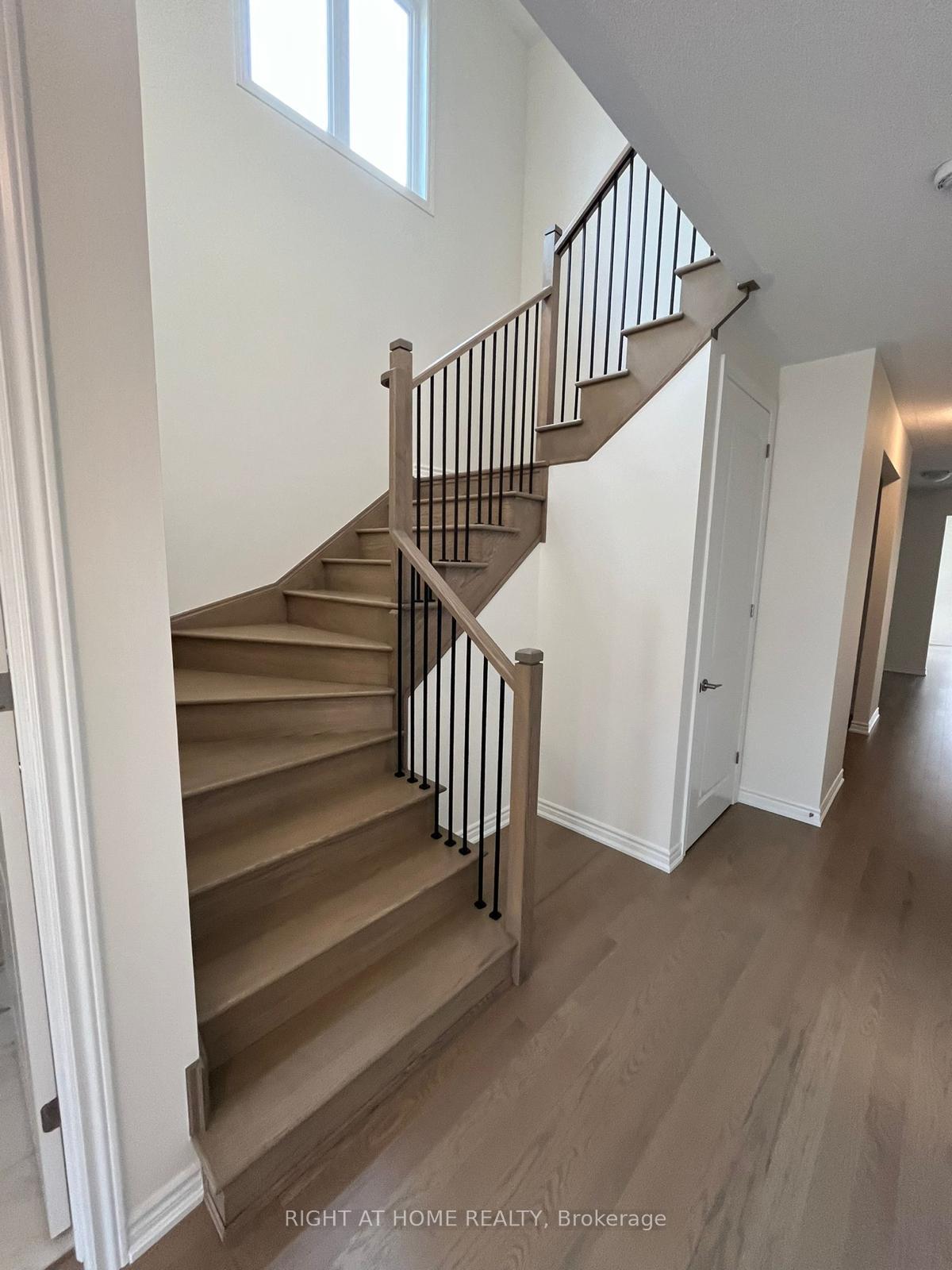 Photo 3 of 13 Gemini Drive, Barrie, Painswick South — HOMEH
